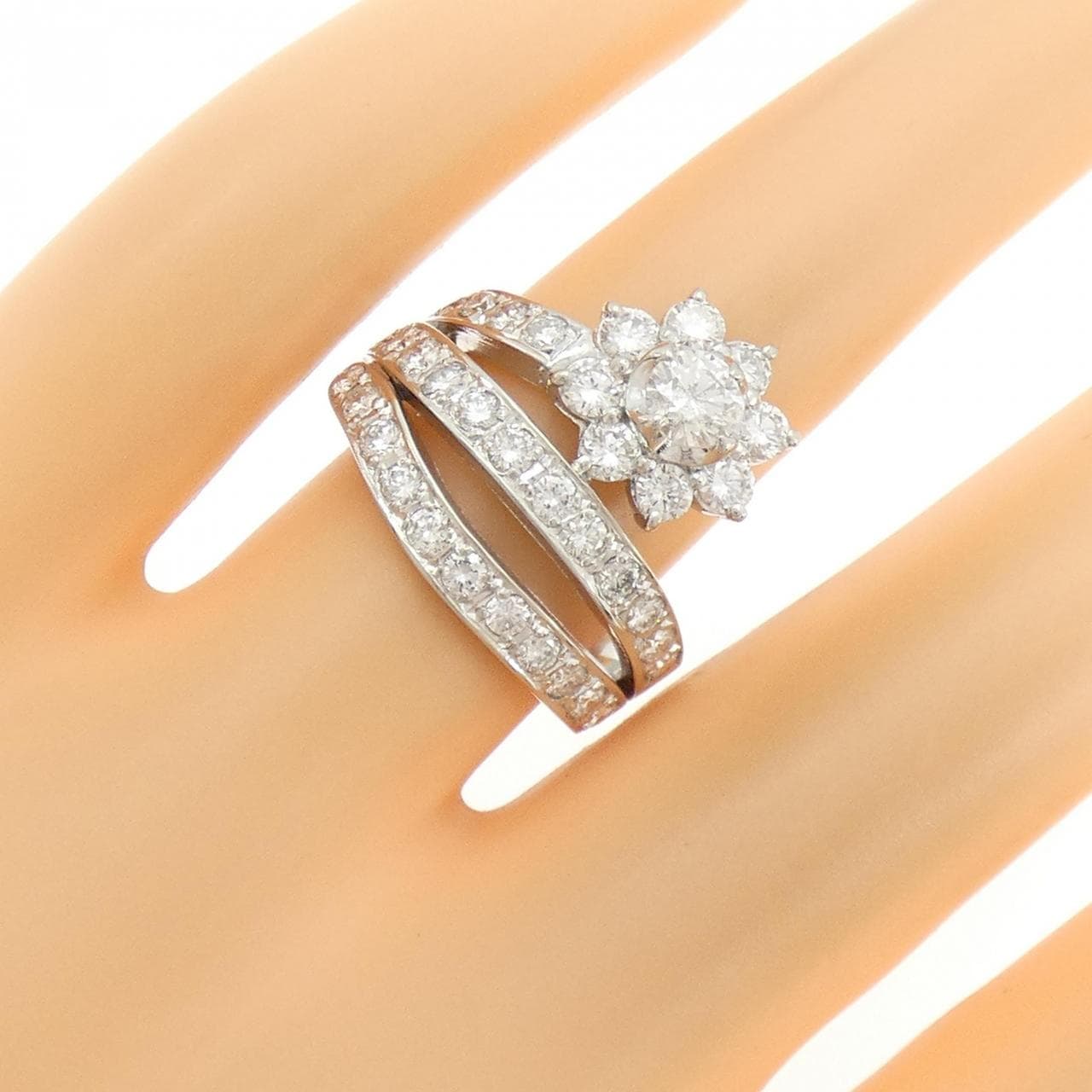 PT900 フラワー ダイヤモンド リング 0.32CT