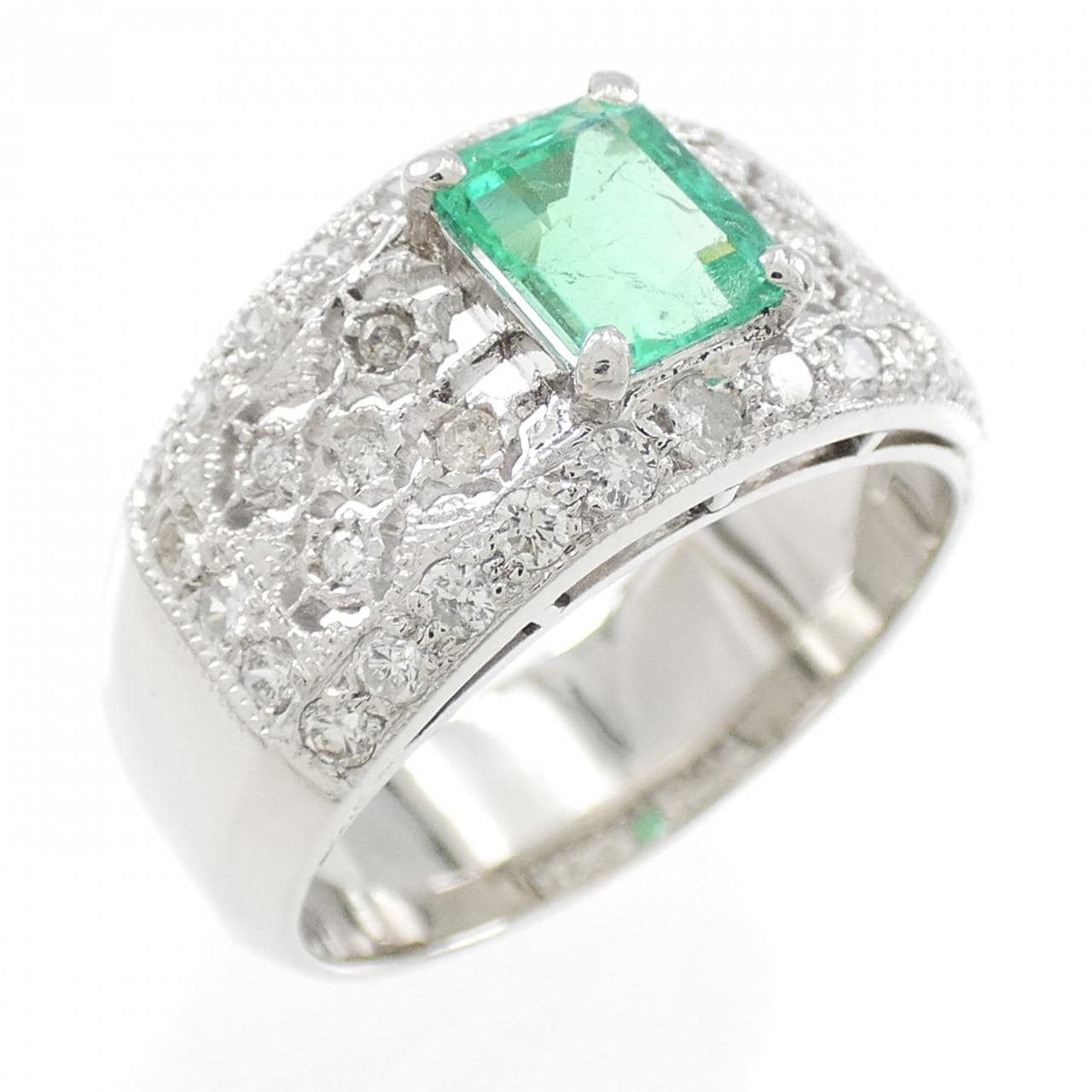PT900 エメラルド リング 0.915CT