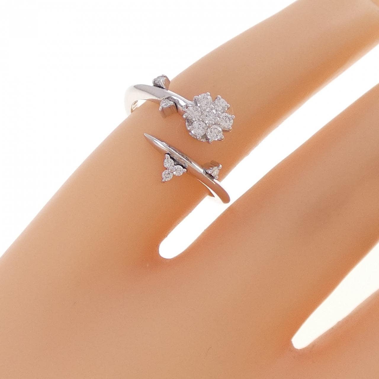 K18WG フラワー ダイヤモンド リング 0.15CT