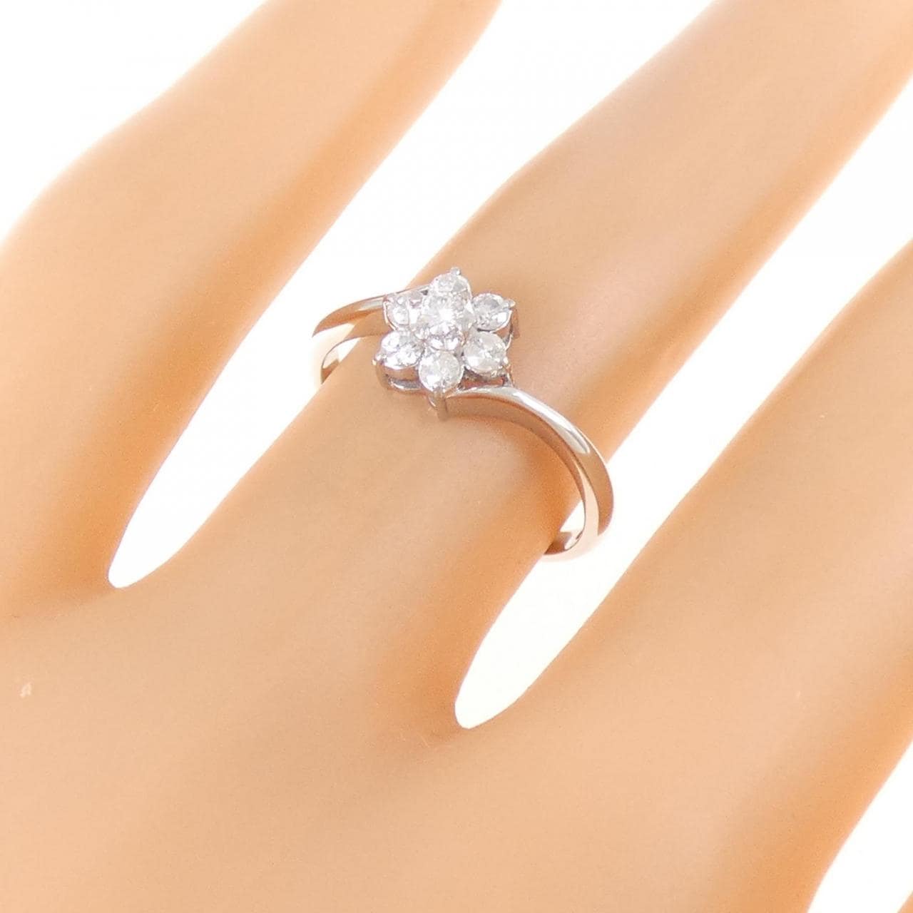 PT900 フラワー ダイヤモンド リング 0.23CT