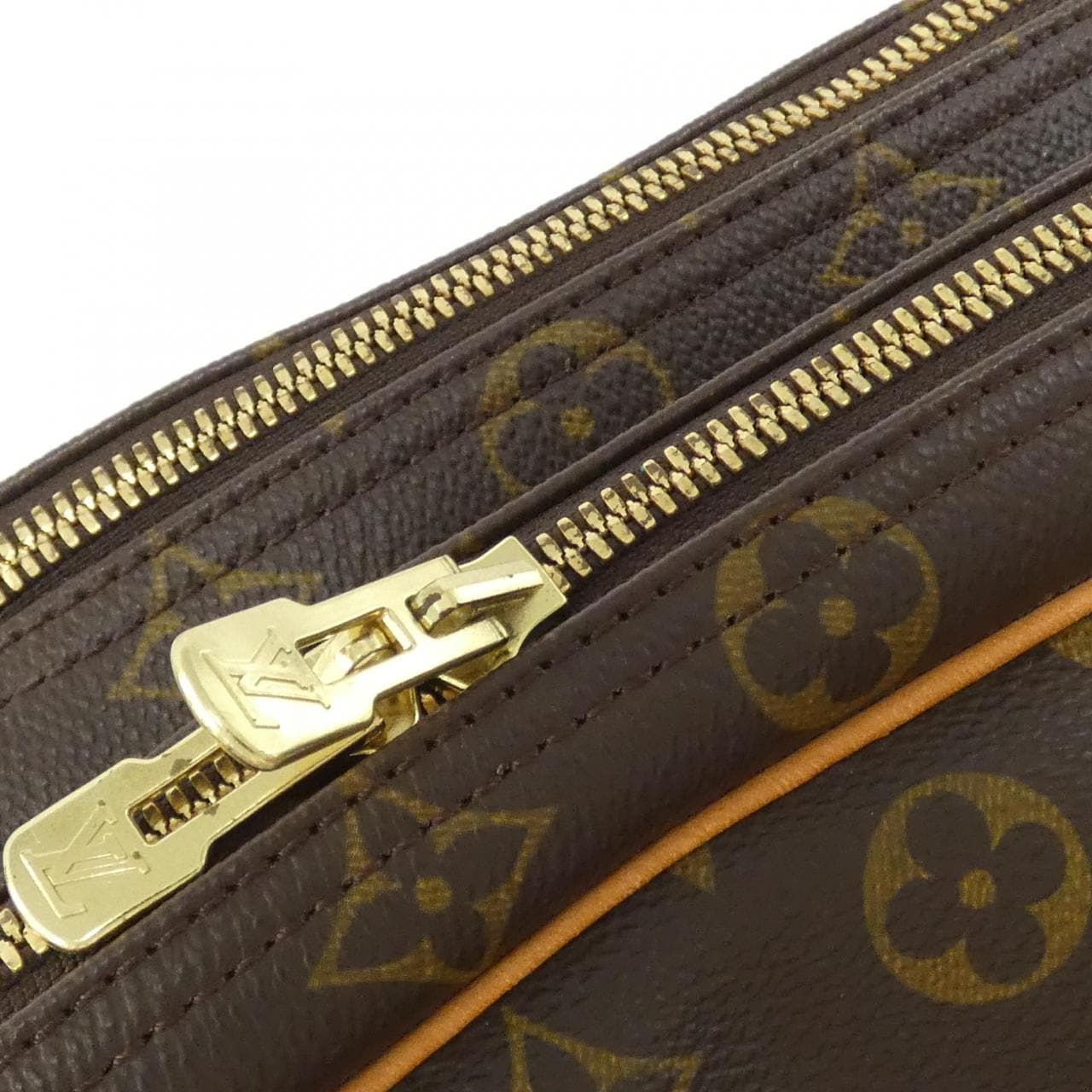 LOUIS VUITTON Monogram Reporter 37 公分 M45252 單肩包