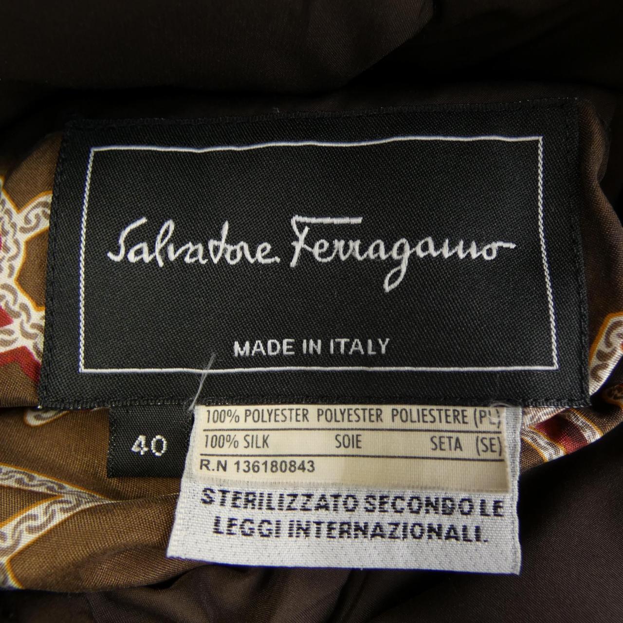 サルヴァトーレフェラガモ SALVATORE FERRAGAMO ダウンジャケット