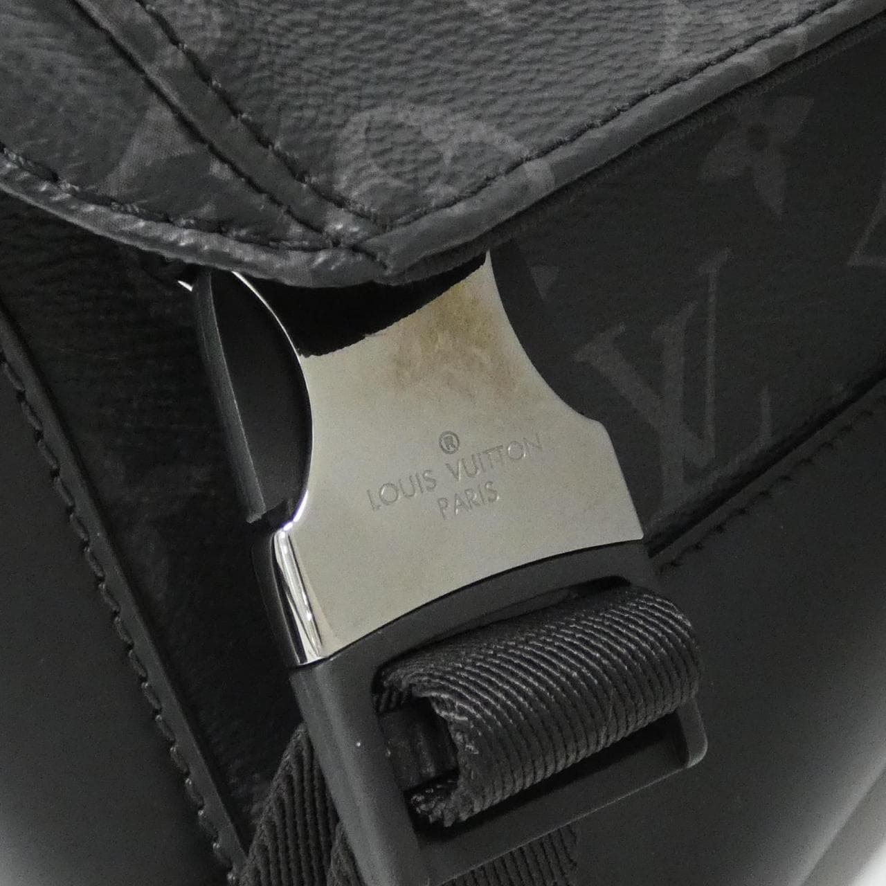 LOUIS VUITTON Monogram Eclipse Messenger Voyage PM M40511 單肩包