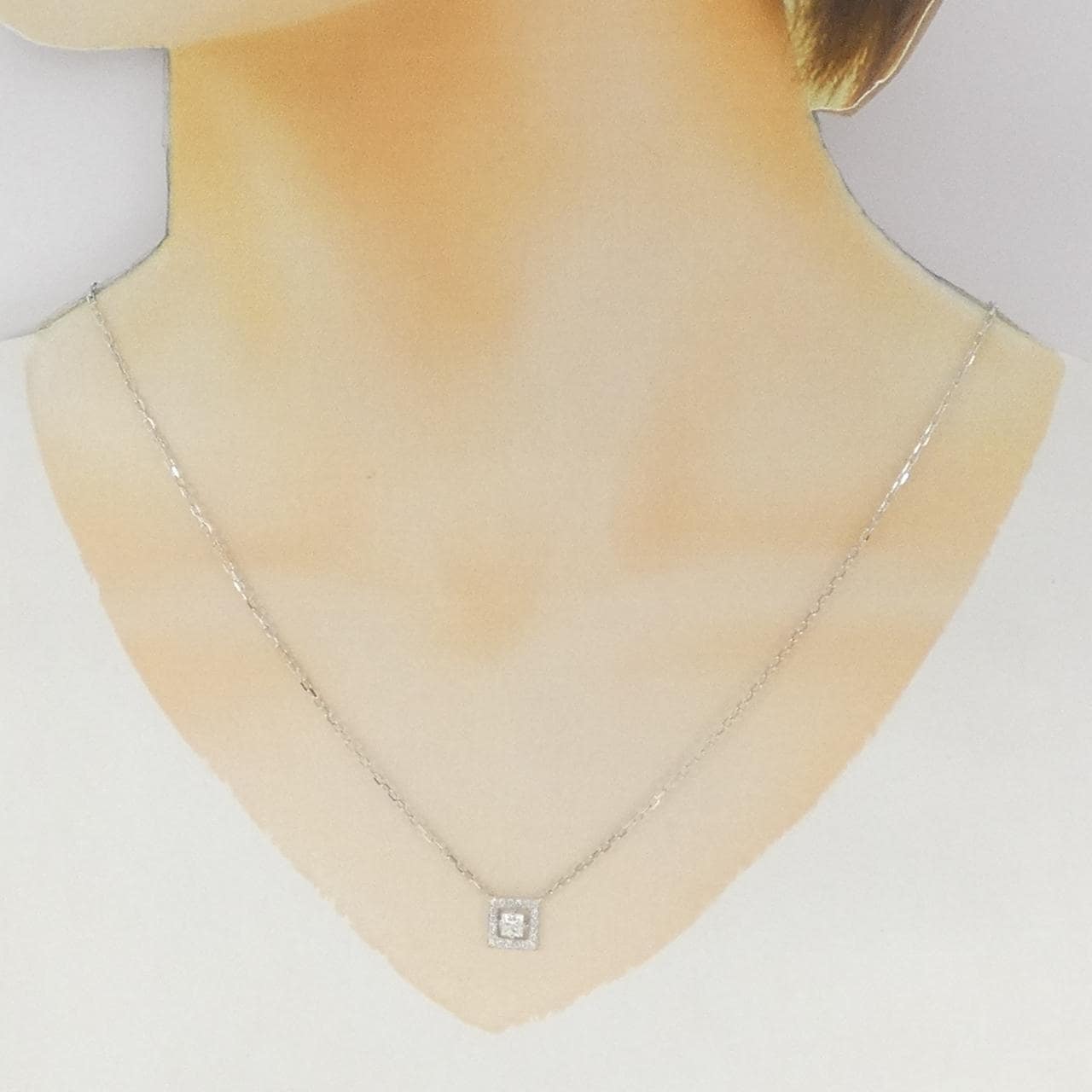 ブシュロン デンジャラス ビューティ アバ ネックレス