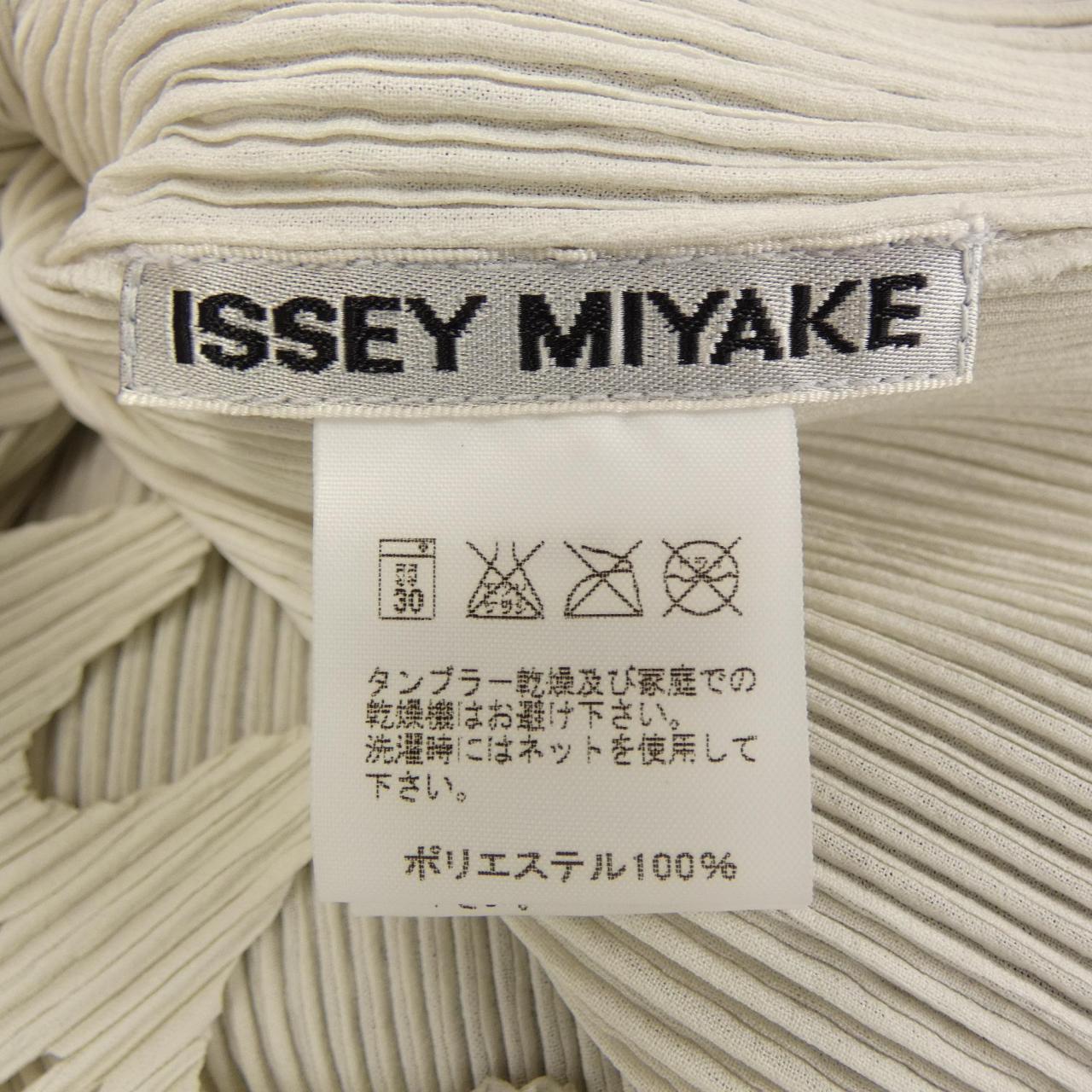 イッセイミヤケ ISSEY MIYAKE IM04FJ608 シャツ