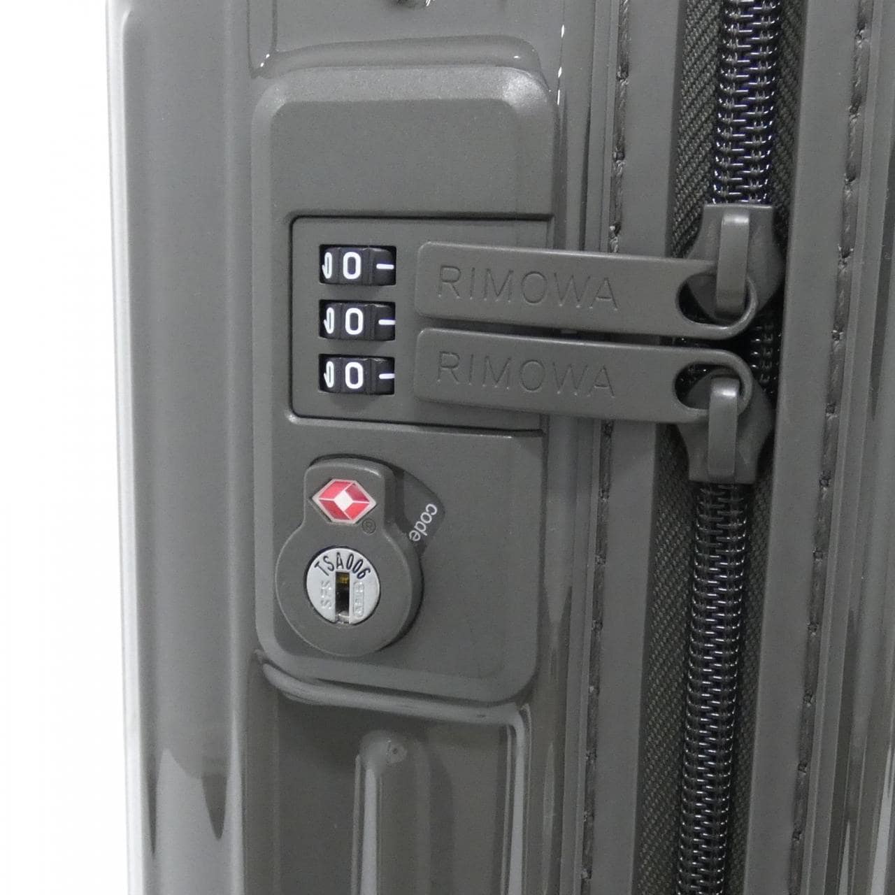 リモワ ESSENTIAL SLEEVE コンパクト 31L 84240834 キャリーバッグ