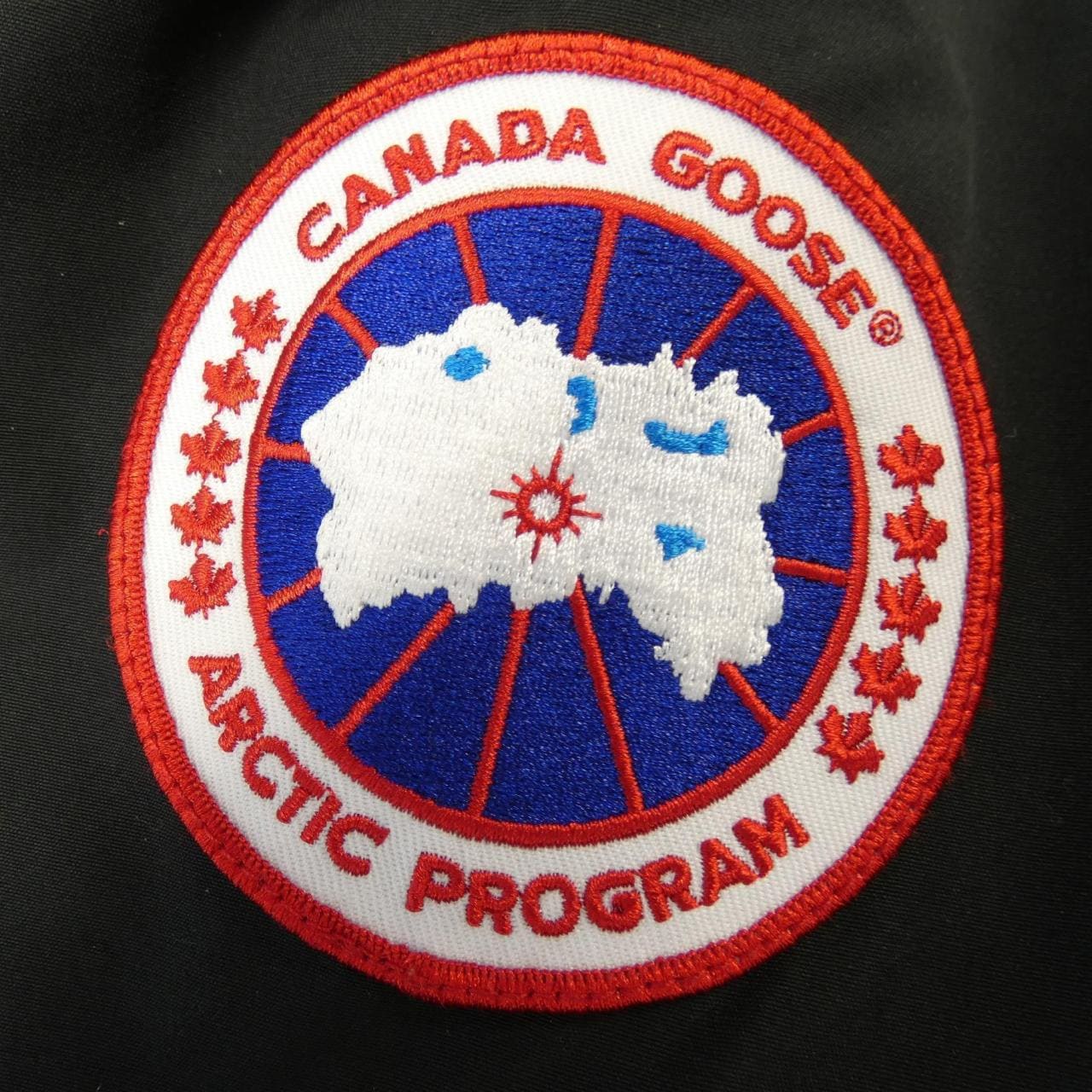 加拿大鵝CANADA GOOSE羽絨大衣