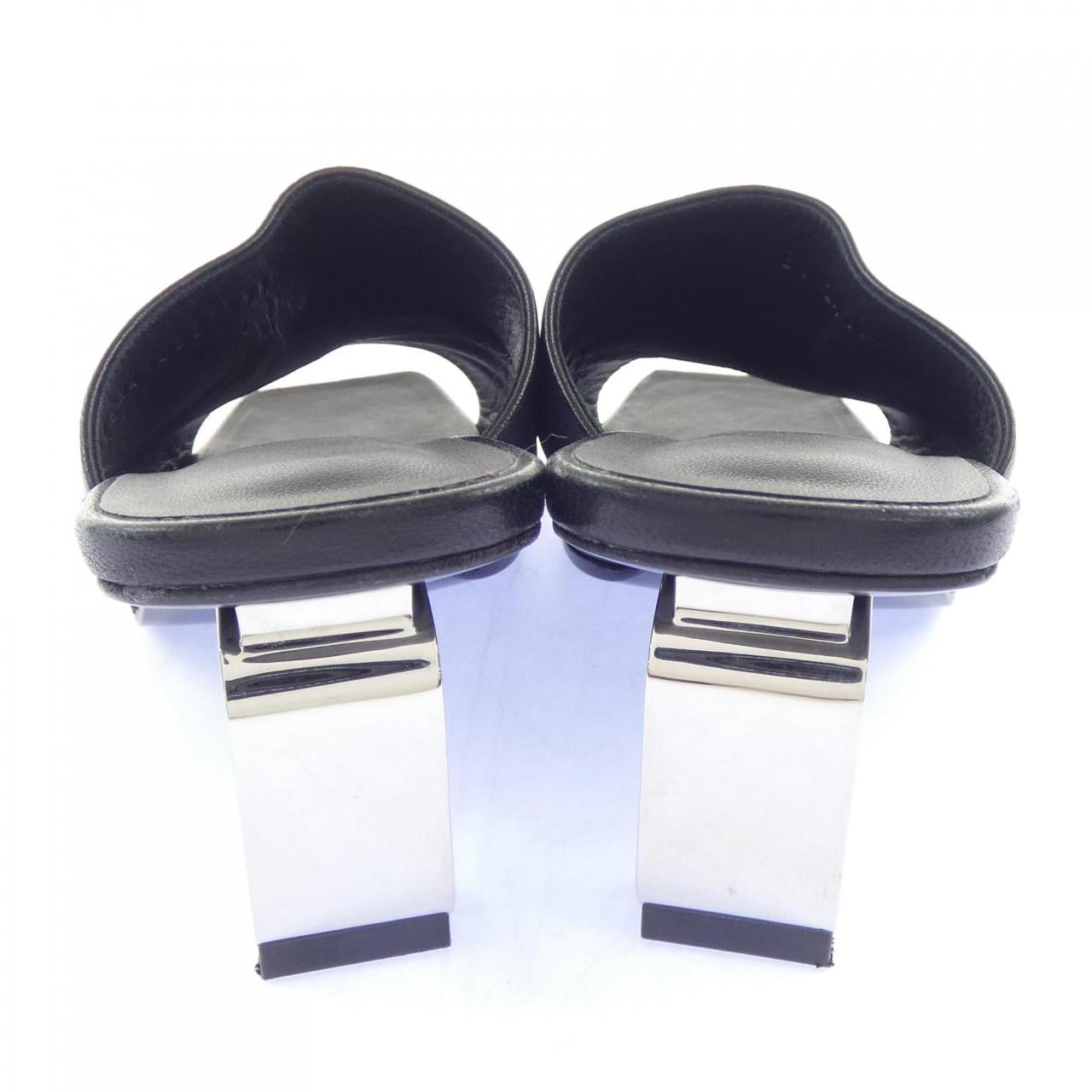 エルメス HERMES アイコニック ICONIQUE シェーヌダンクル 241082Z サンダル