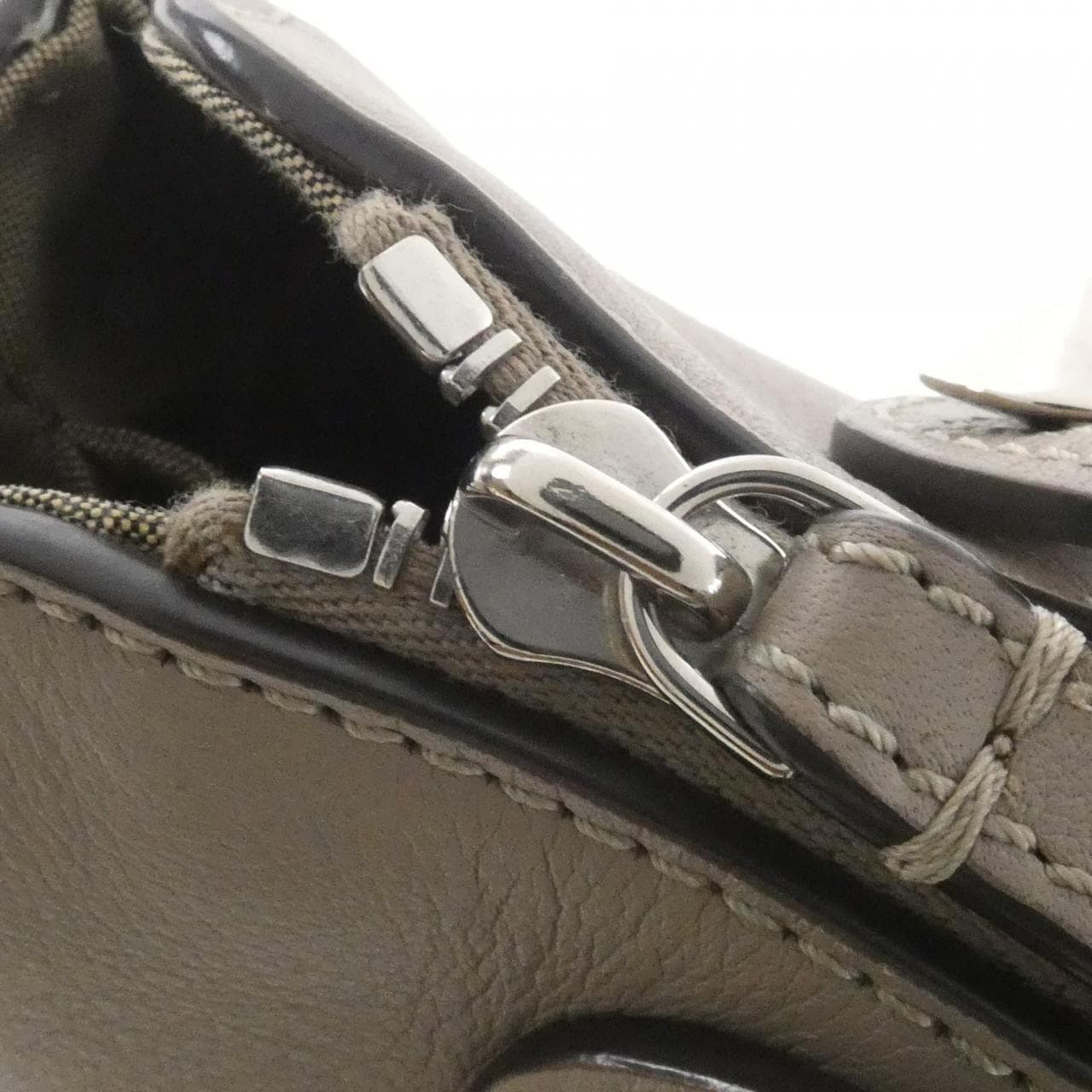 フェンディ バイ ザ ウェイ ミディアム 8BL146 1D5 バッグ