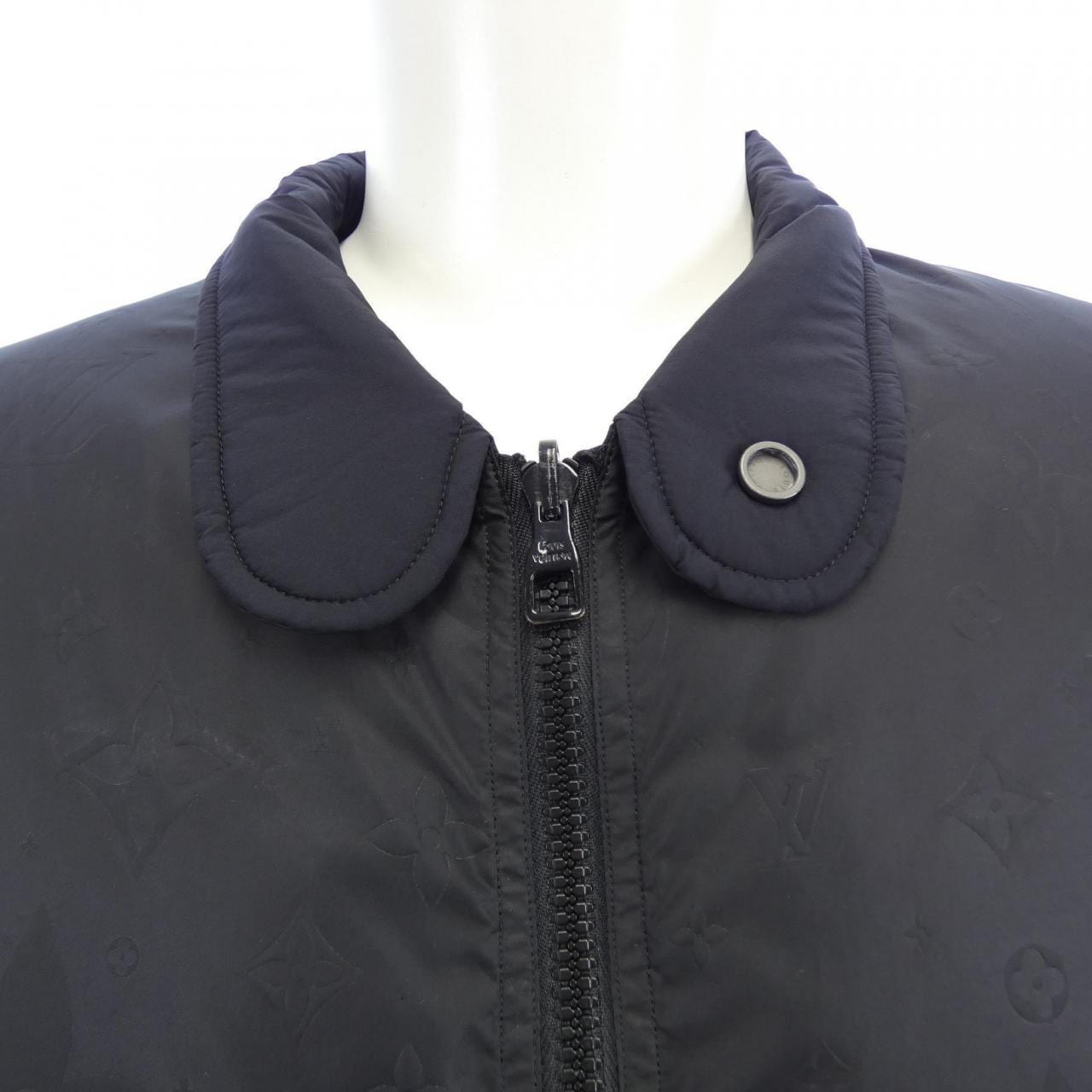 LOUIS VUITTON双面Monogram羽绒服 HKB45EZCN