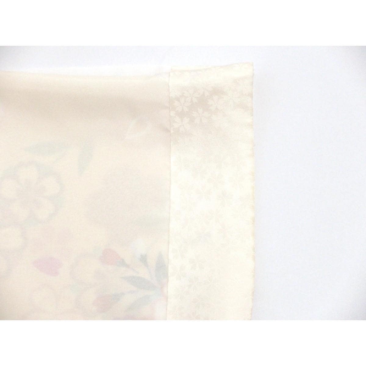 振袖　友禅金彩加工　刺繍入り