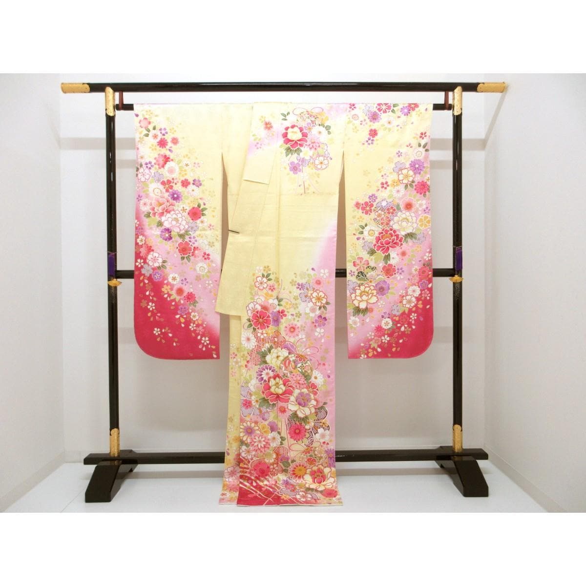 【未使用品】振袖　友禅金彩加工　刺繍入りボカシ染