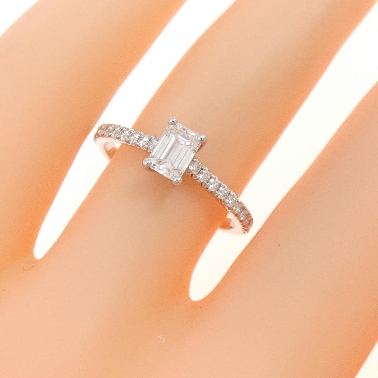 ティファニー ノヴォ リング 0.41CT E VVS1 エメラルドカット
