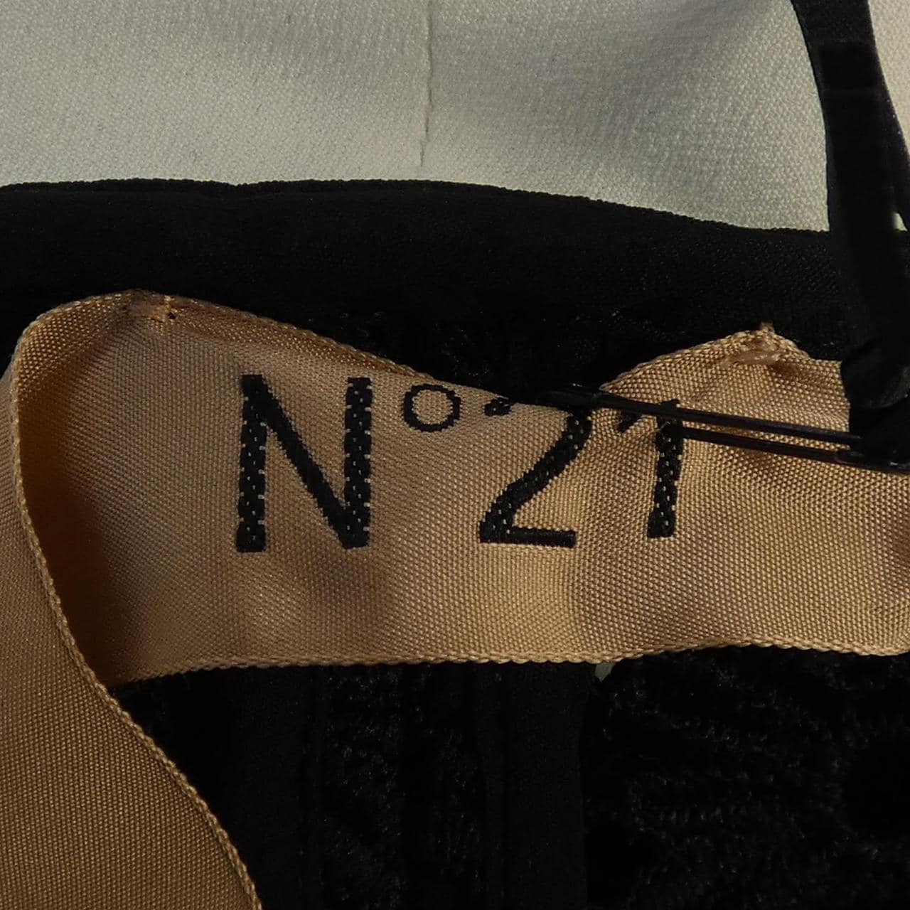 ヌメロヴェントゥーノ N°21 C24IN2M G1324812 トップス