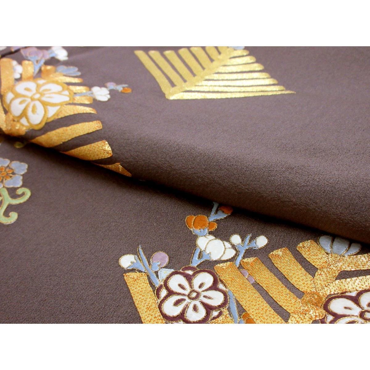 【未使用品】色留袖　刺繍加工　友禅金彩加工　蔦