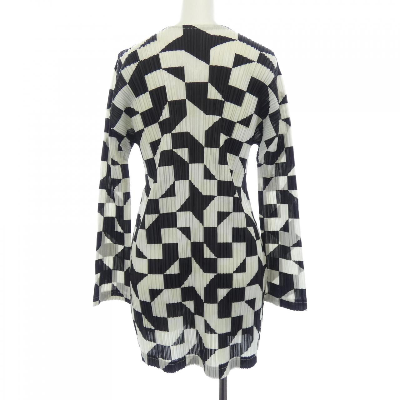 PLEATS PLEASE 2016 Geometric Tunic (PP63-JT765, 7571095)