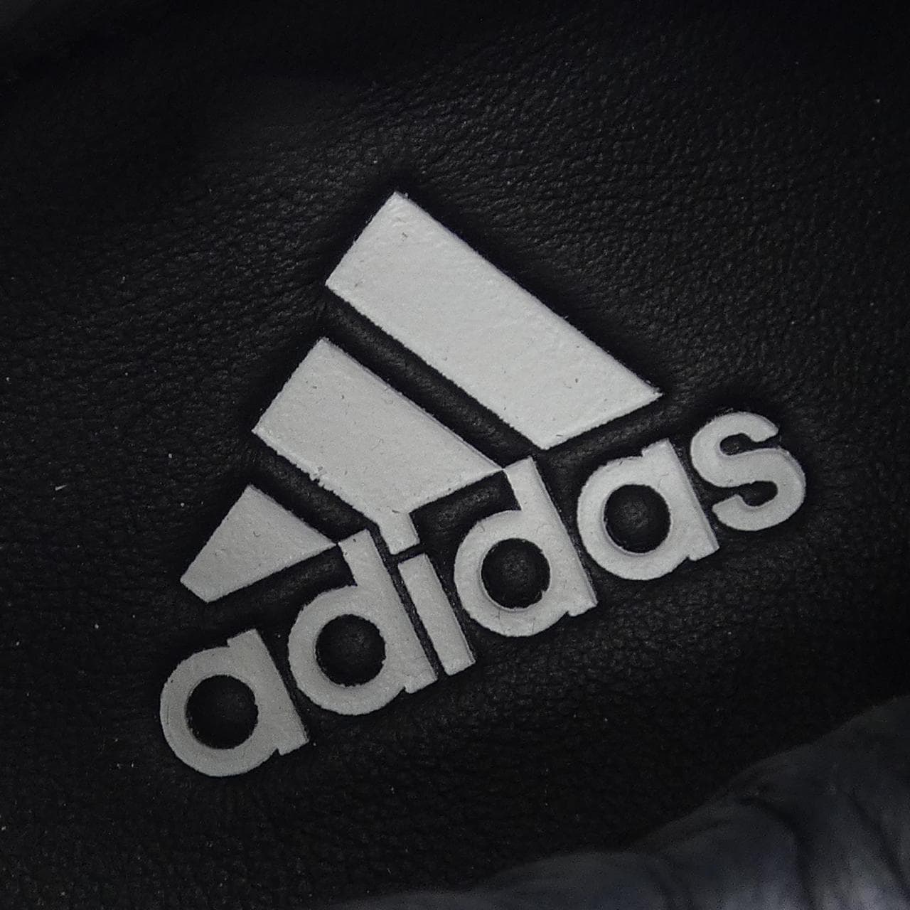 アディダス ADIDAS JQ4775 スニーカー