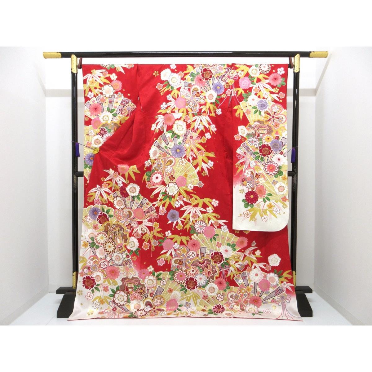 Furisode Yuzen gold color processing Bokashi dyeing with embroidery