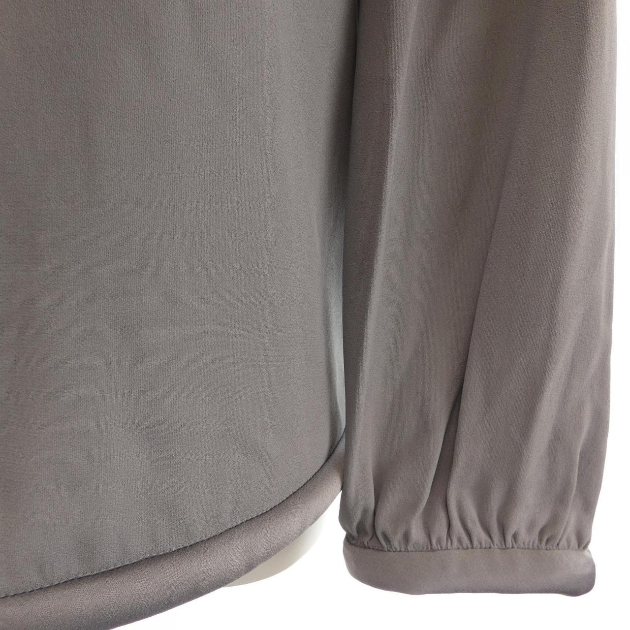 エンポリオアルマーニ EMPORIO ARMANI トップス