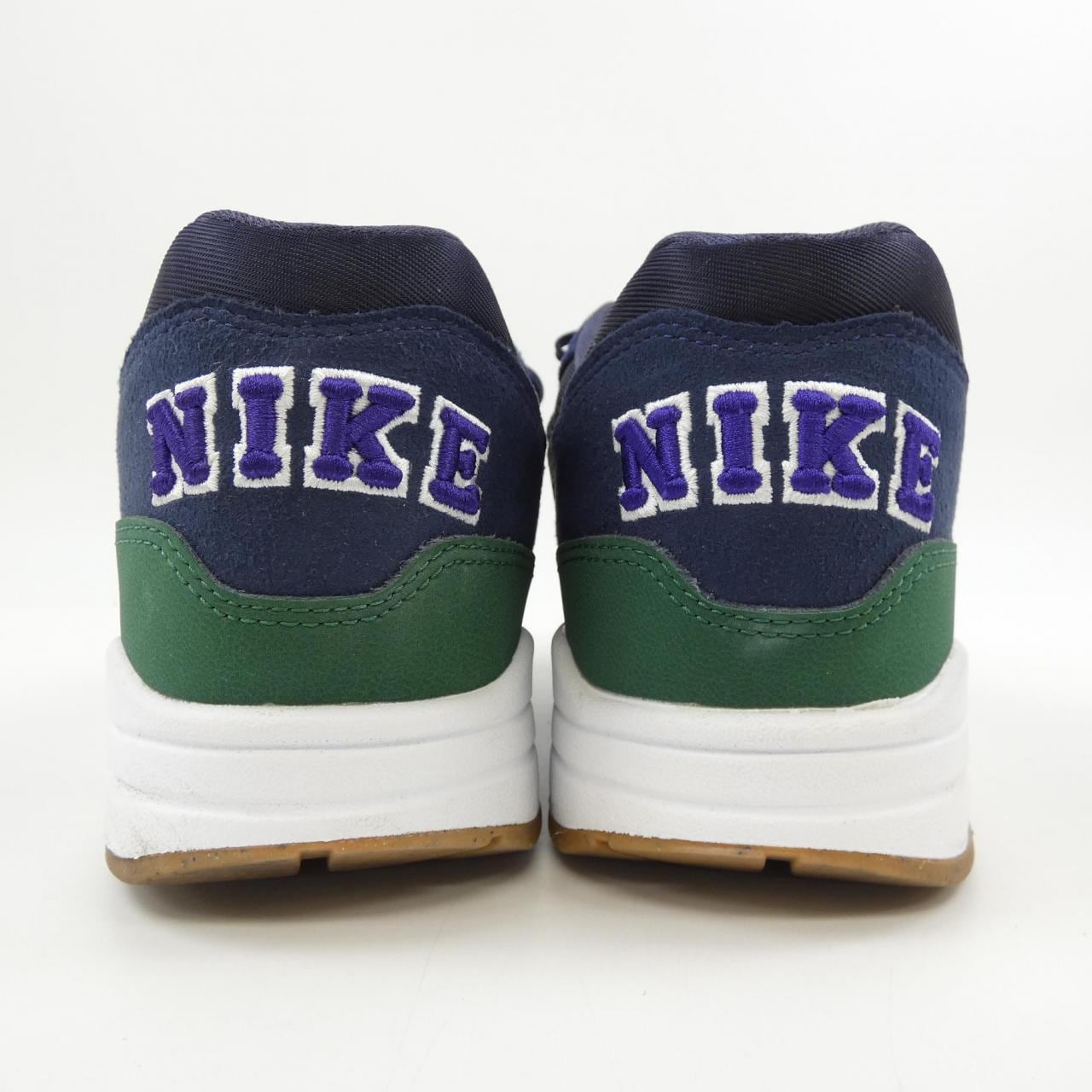 ナイキ NIKE スニーカー