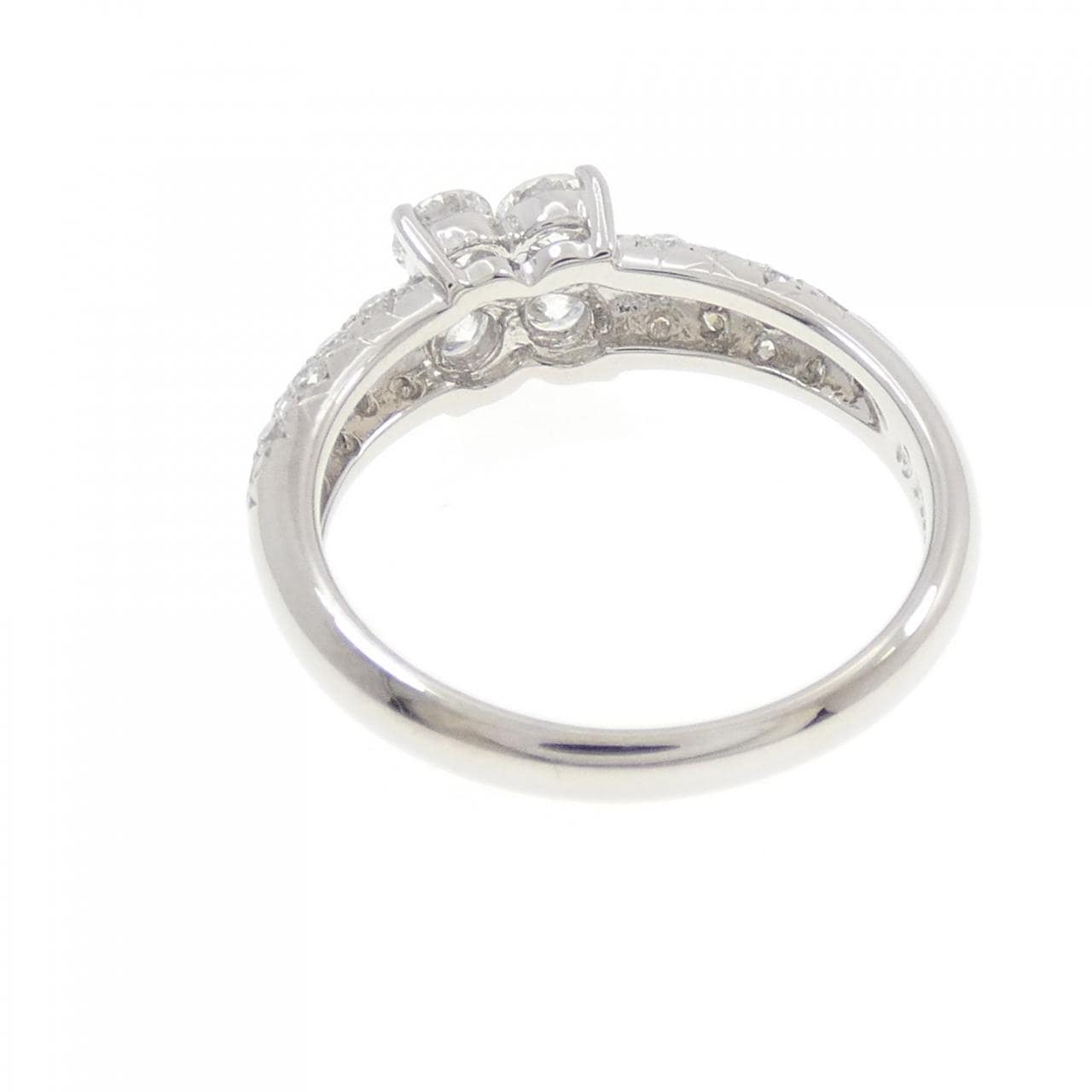 タサキ フラワー ダイヤモンド リング 0.64CT