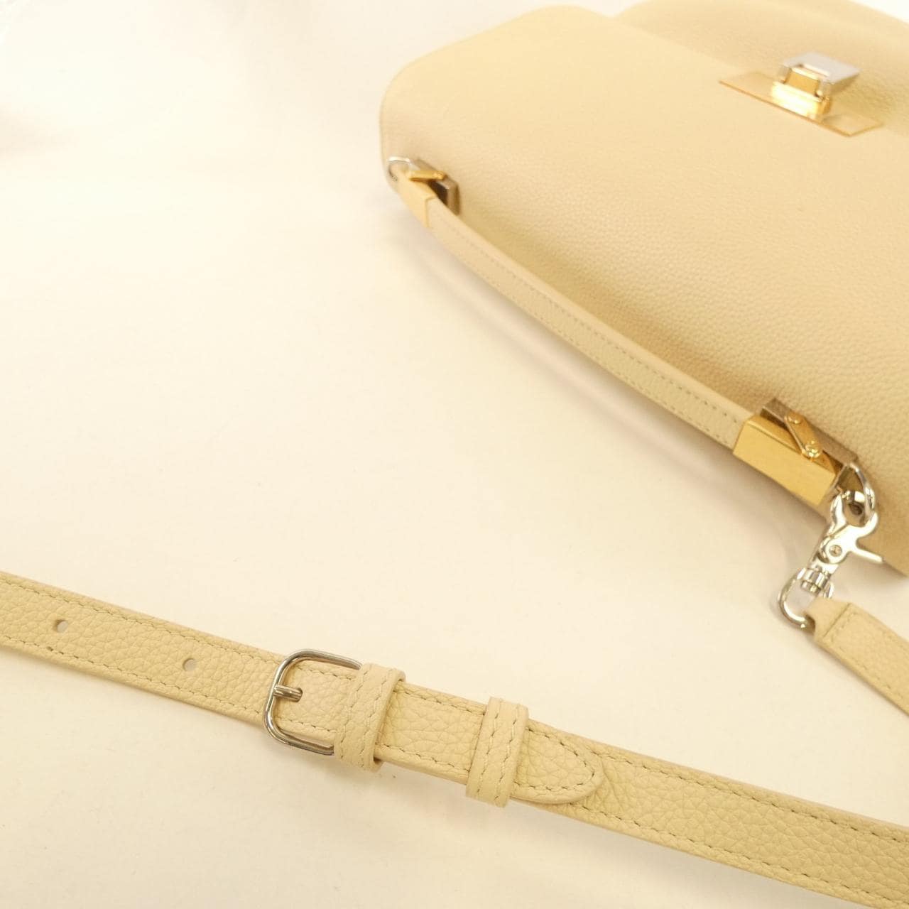 バレンシアガ 391568 CNX04 バッグ