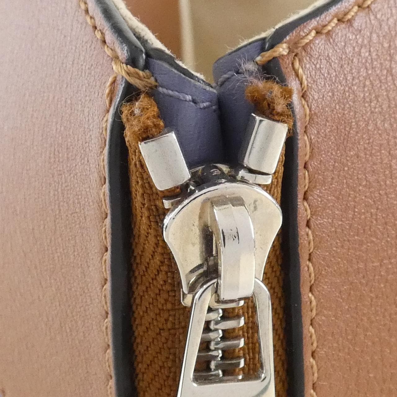 ロエベ ハンモック スモール 387 30YS35 ショルダーバッグ