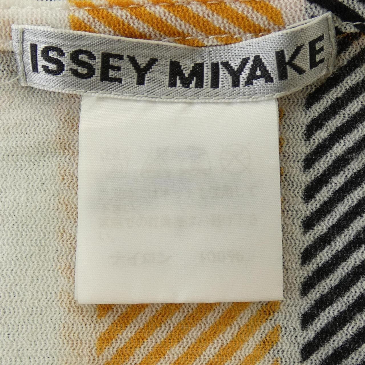 イッセイミヤケ ISSEY MIYAKE トップス