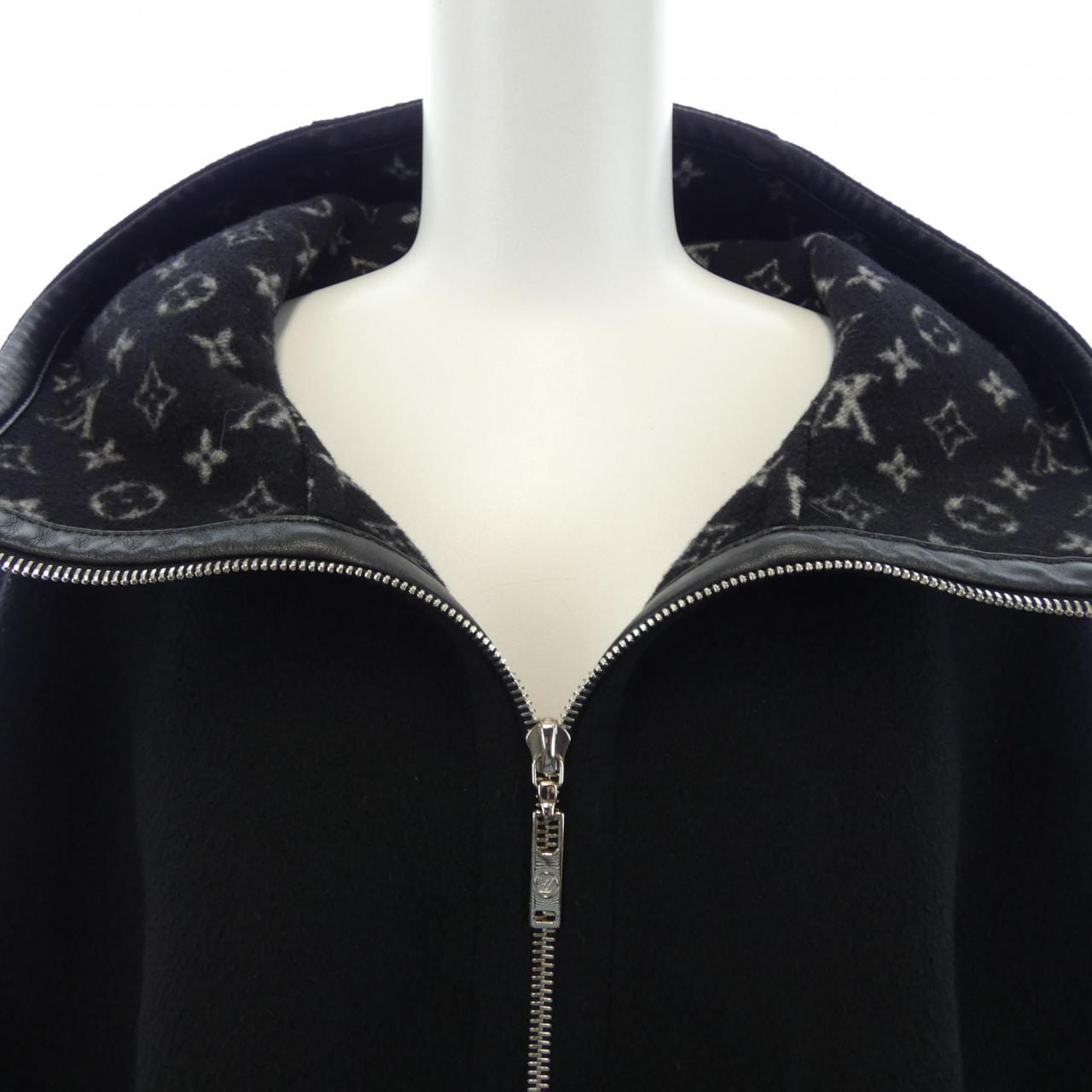 ルイヴィトン LOUIS VUITTON フーデッドケープ FICO17QWE ケープ