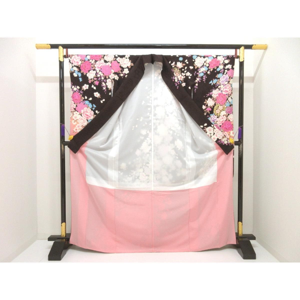 振袖　友禅金彩加工　刺繍入りボカシ染　ラインストーン入り