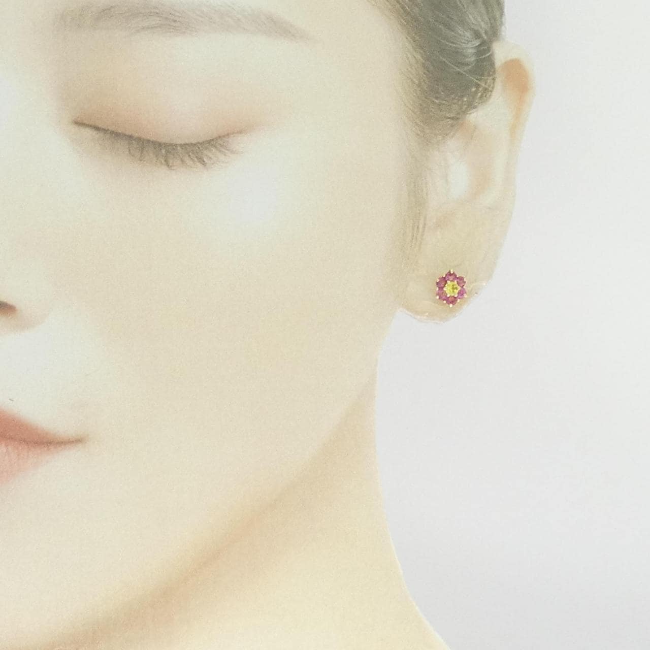 K10PG フラワー サファイヤ ピアス 0.26CT