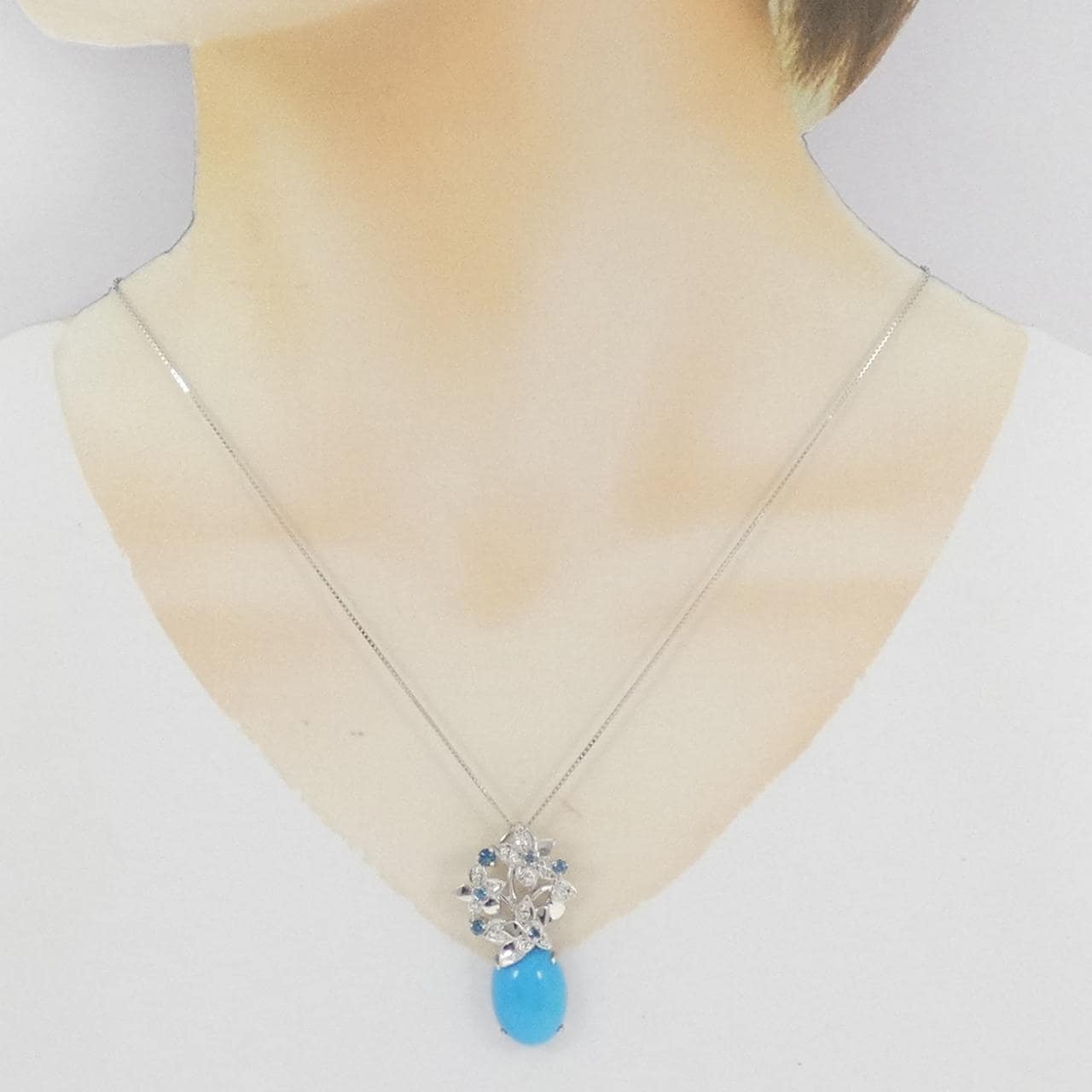 K18WG花朵绿松石项链11.00CT