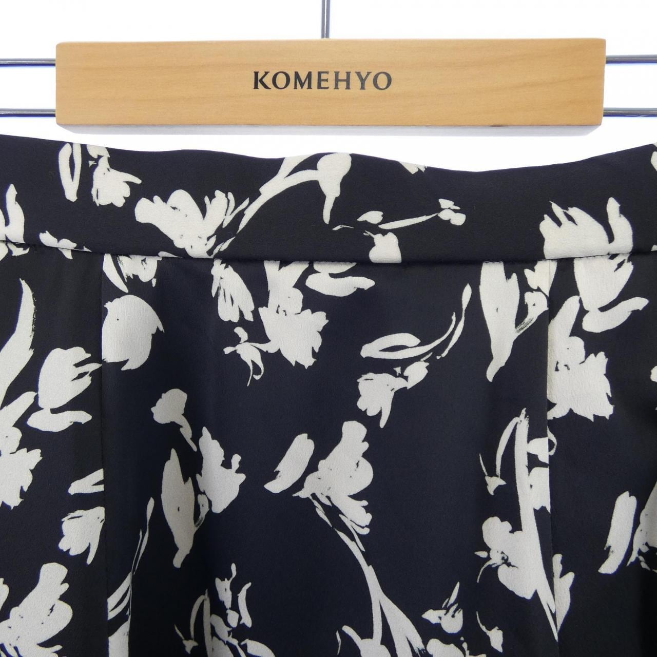 ニジュウサンク 23区 スカート