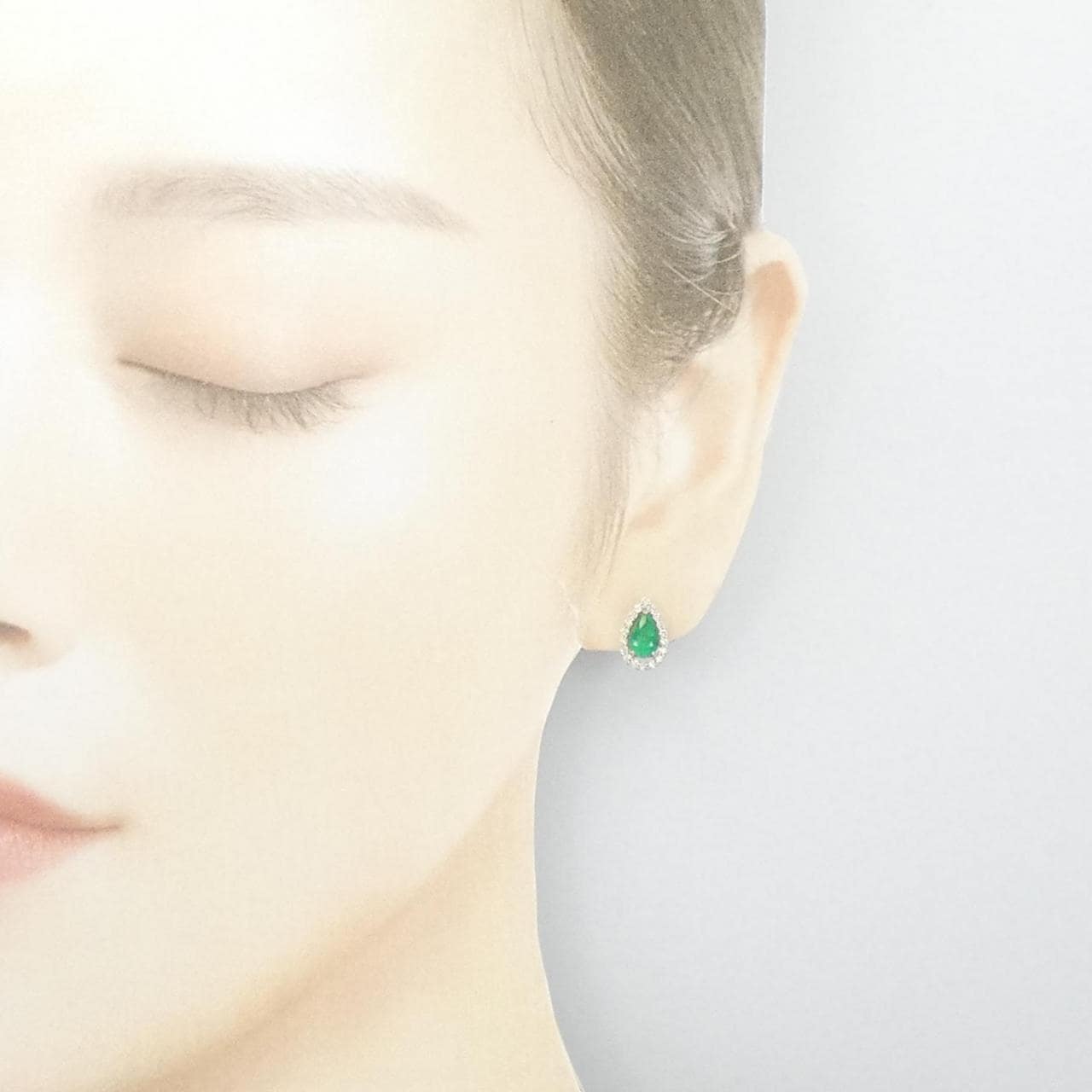 [BRAND NEW] PT Emerald Earrings 1.05CT