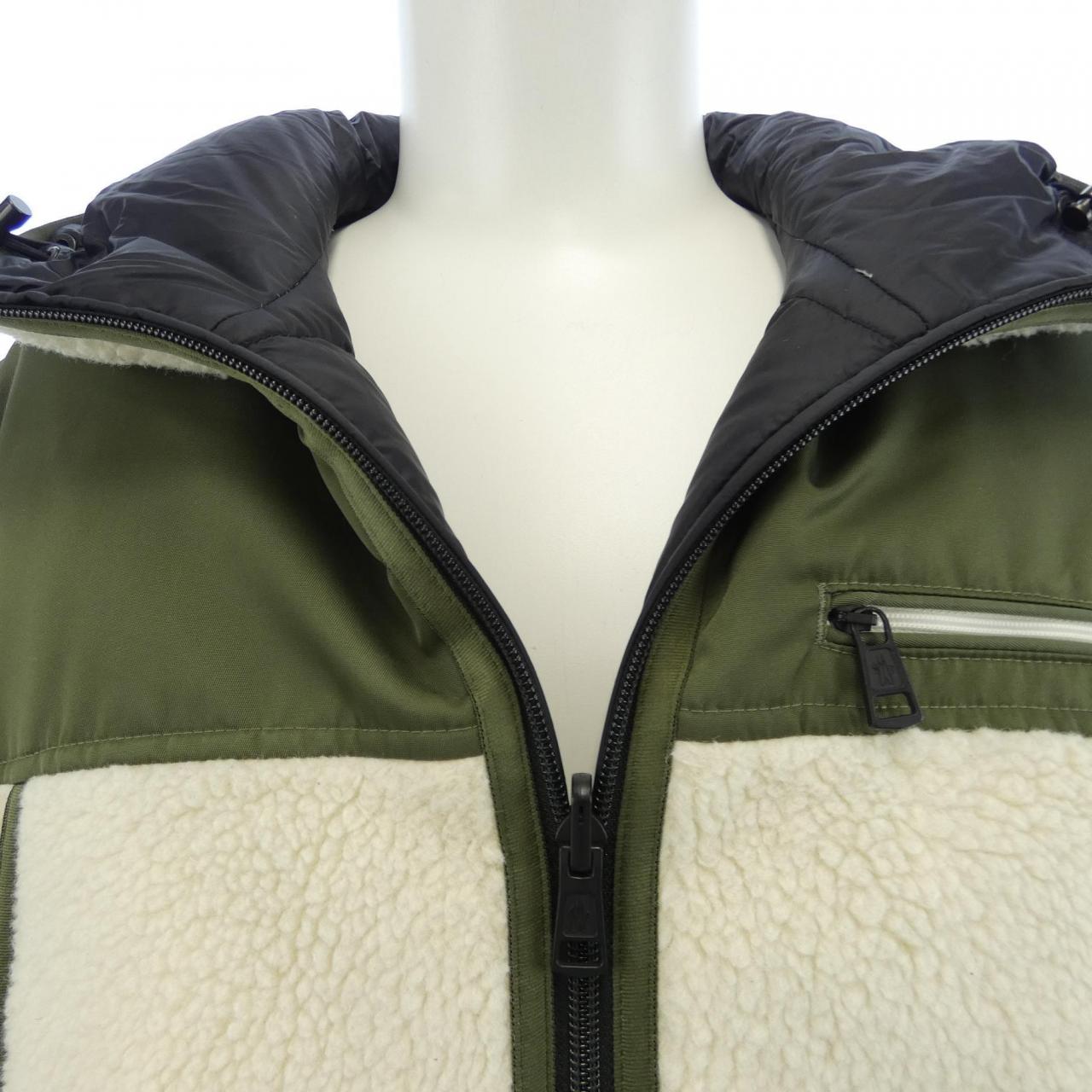 モンクレール MONCLER ダウンジャケット