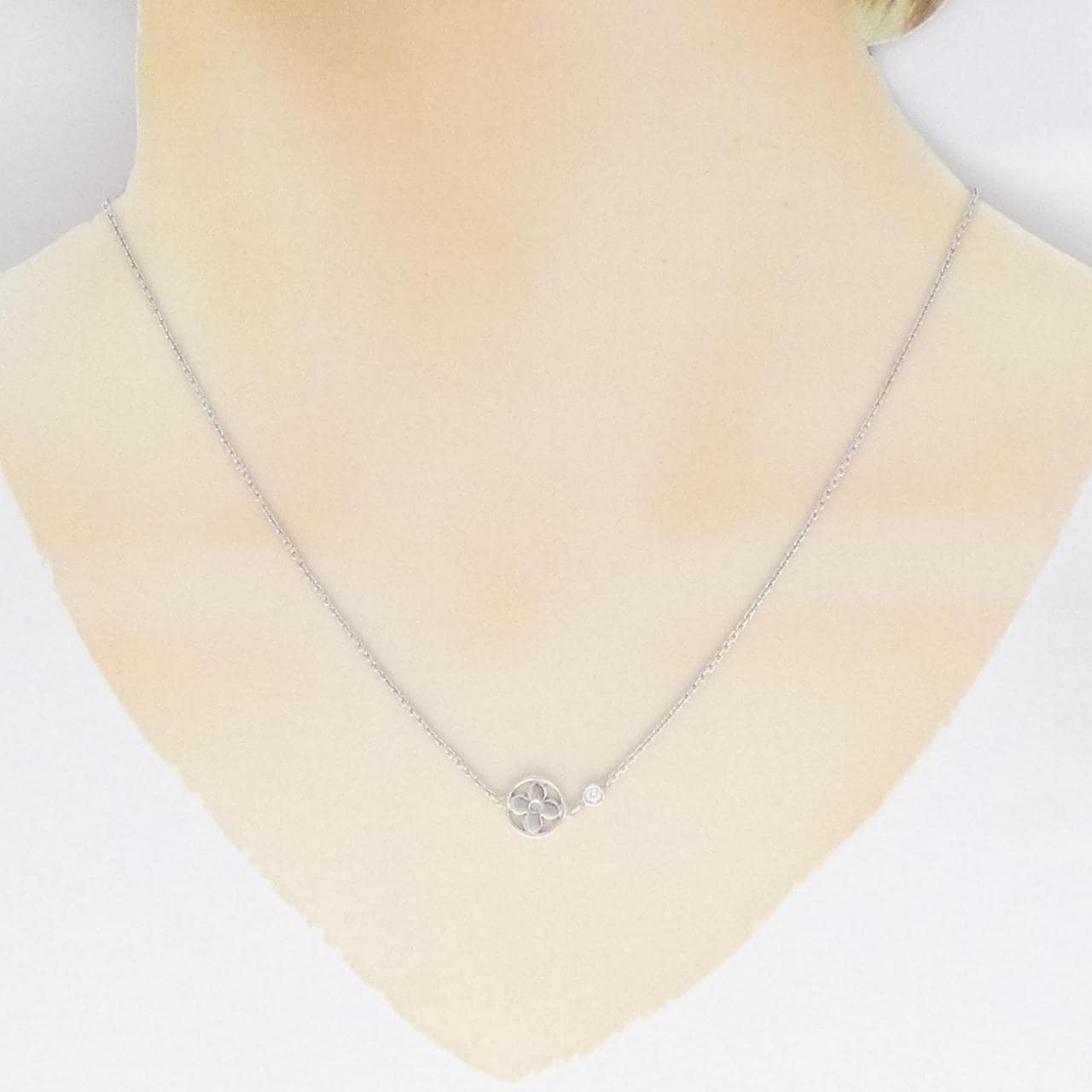 LOUIS VUITTON Vuitton Pandantif Monogram Idile Necklace