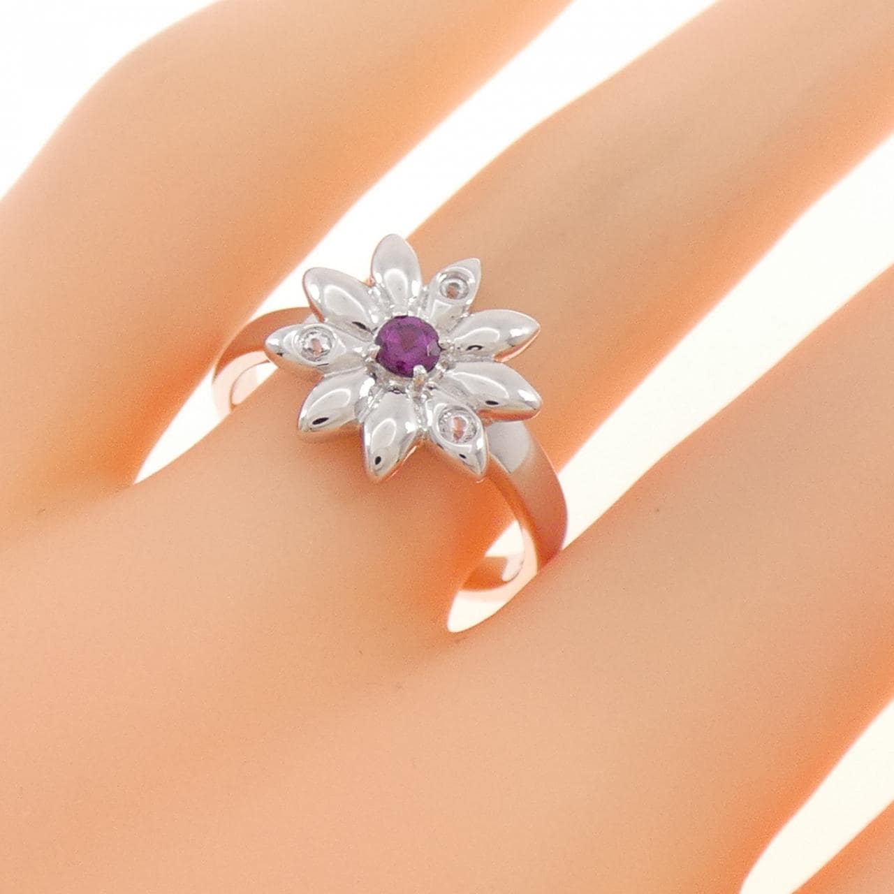 18KWG フラワー ガーネット リング