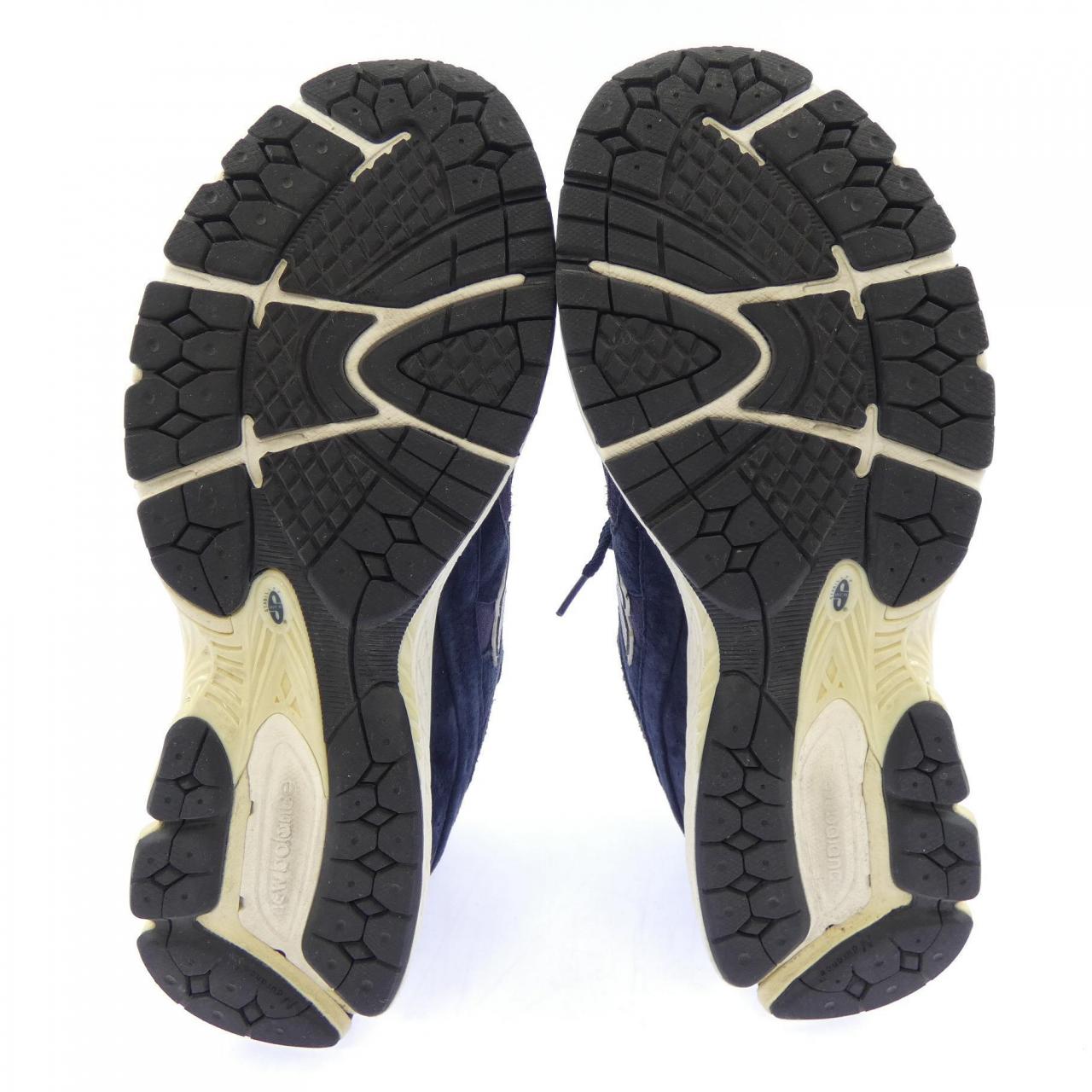 ニューバランス NEW BALANCE M2002RCA スニーカー