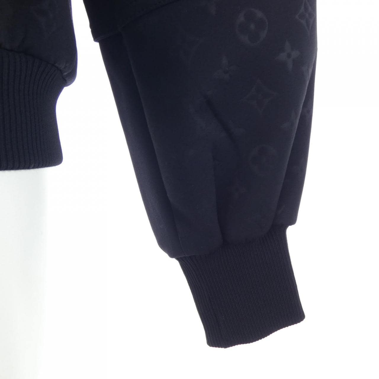 ルイヴィトン LOUIS VUITTON エンボスモノグラム FMJA26D97 ブルゾン