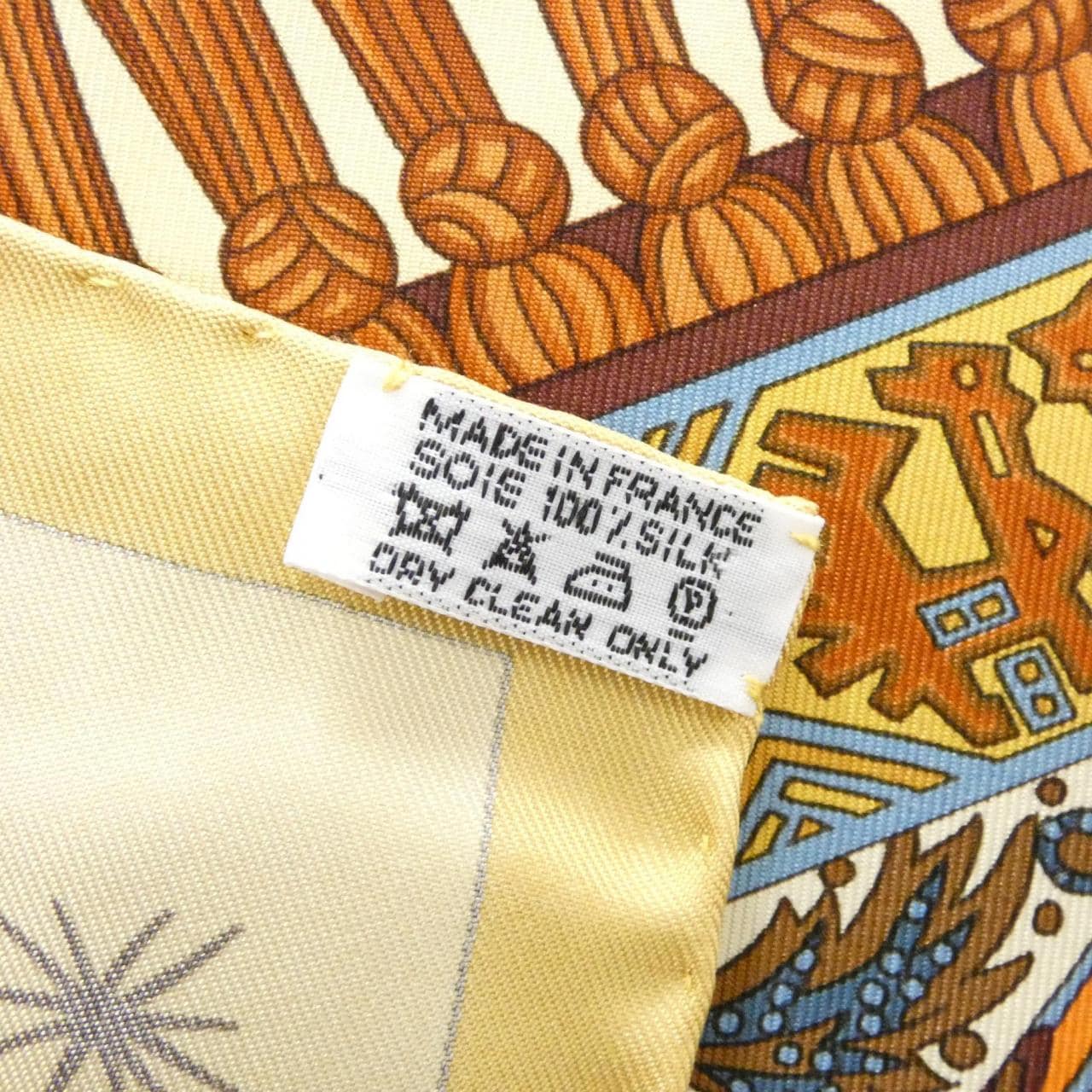 エルメス SUR UN TAPIS VOLANT カレ 002331S スカーフ