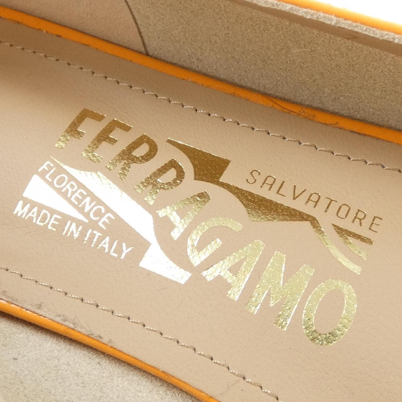 サルヴァトーレフェラガモ SALVATORE FERRAGAMO フラットシューズ