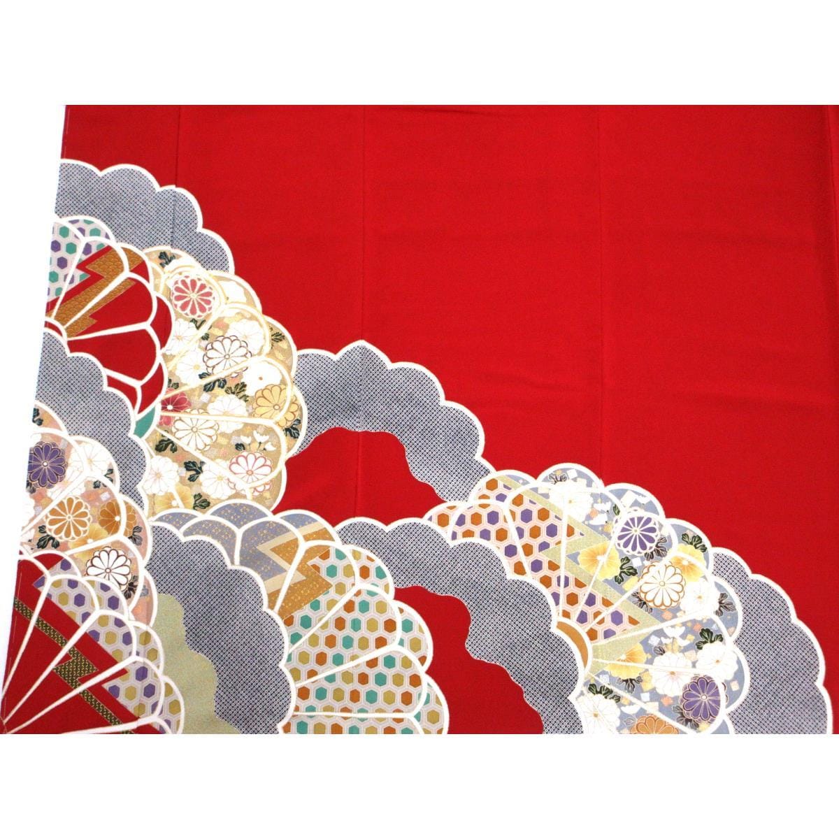 振袖　友禅金彩加工　刺繍入り