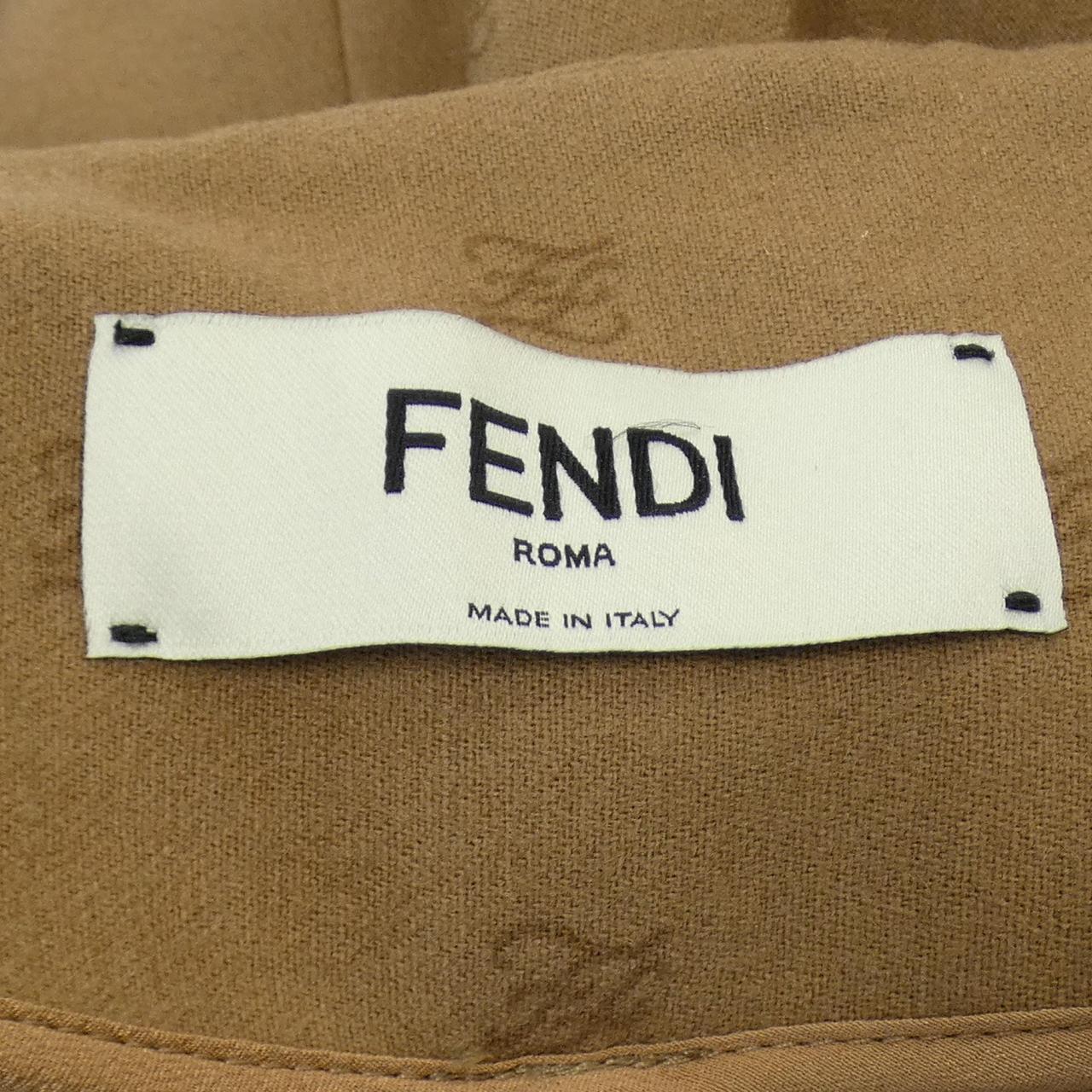 フェンディ FENDI ショートパンツ