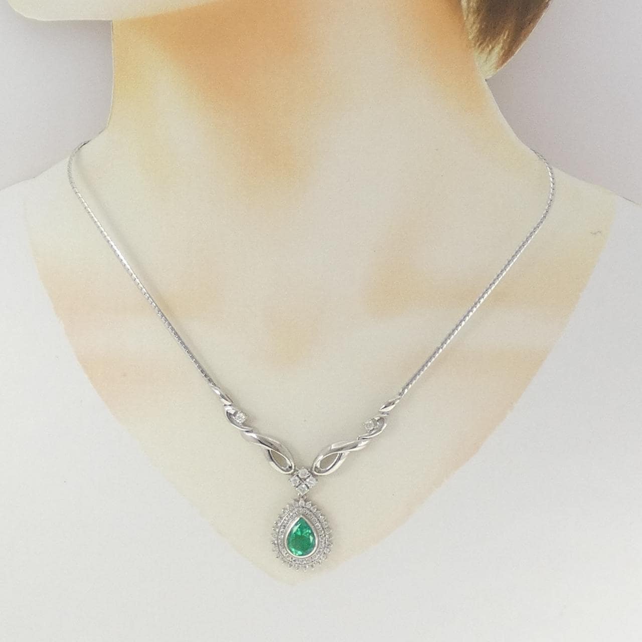 PT850 エメラルド ネックレス 2.57CT