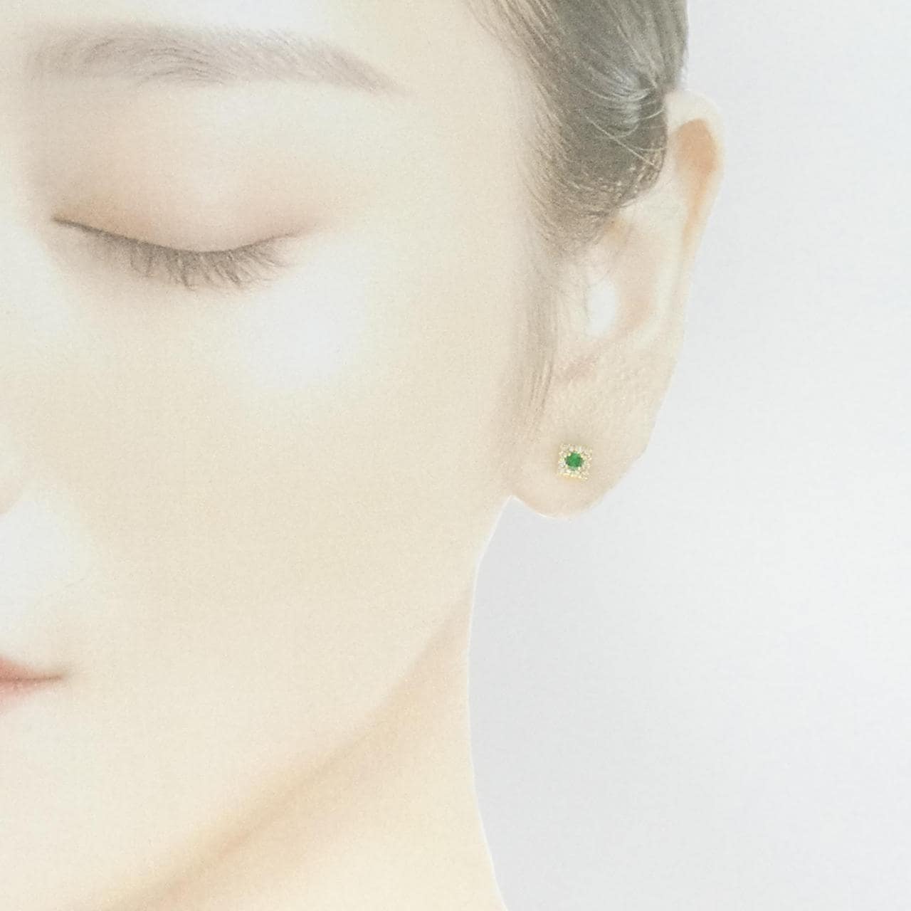 [BRAND NEW] K18YG emerald earrings