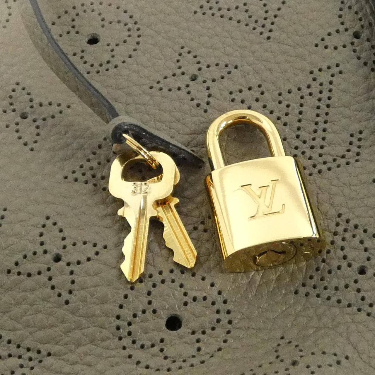 ルイヴィトン マヒナ セレネ MM M94213 ショルダーバッグ