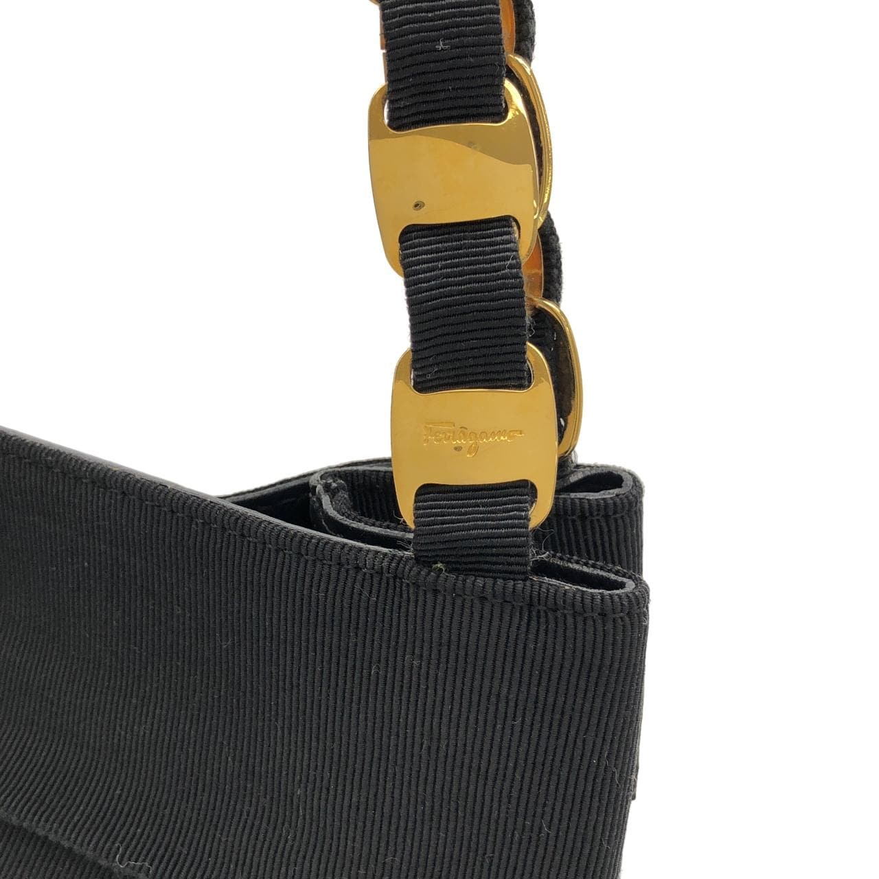 【ヴィンテージ】サルヴァトーレフェラガモ 21 5667 ショルダーバッグ