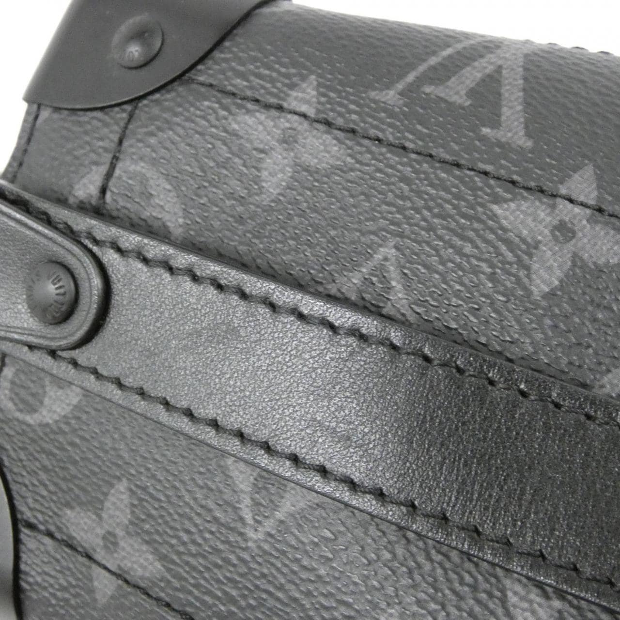 LOUIS VUITTON Monogram Eclipse Soul Trunk EW M11744 肩背包