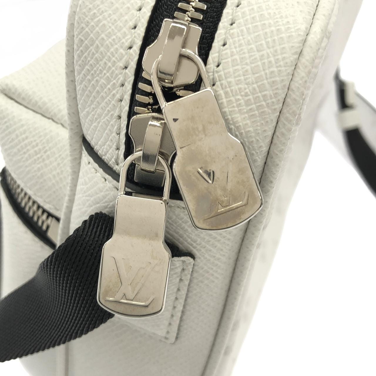 ルイヴィトン タイガ ラマ アウトドア メッセンジャー PM M30243 ショルダーバッグ