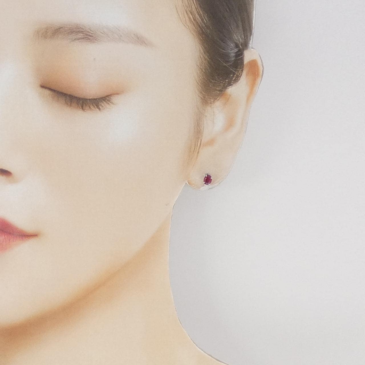K18WG ルビー ピアス 0.72CT